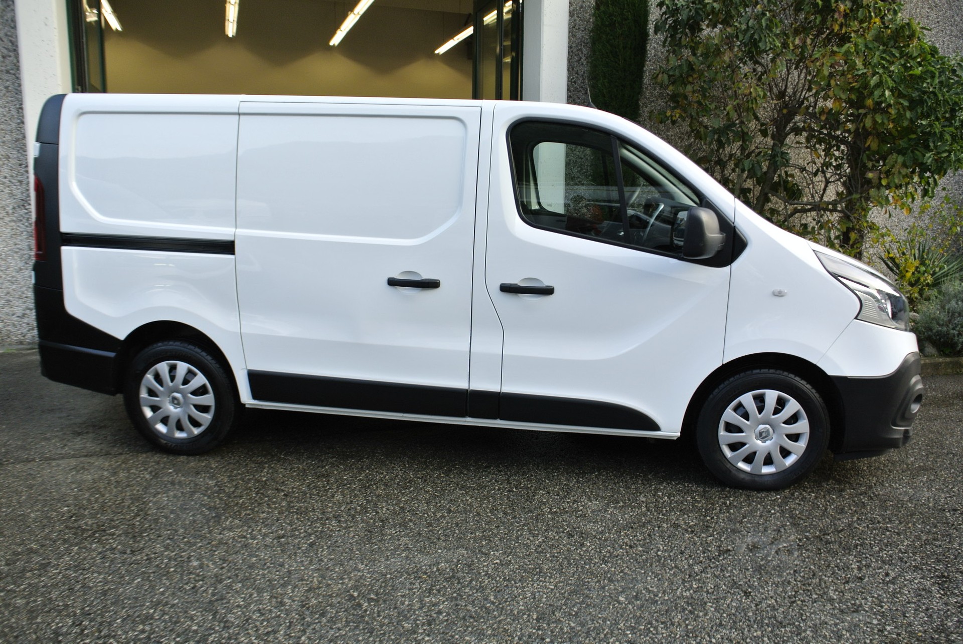 RENAULT Trafic 2.0 Energy dCi 120 3.0t Business L1H1-image-6
