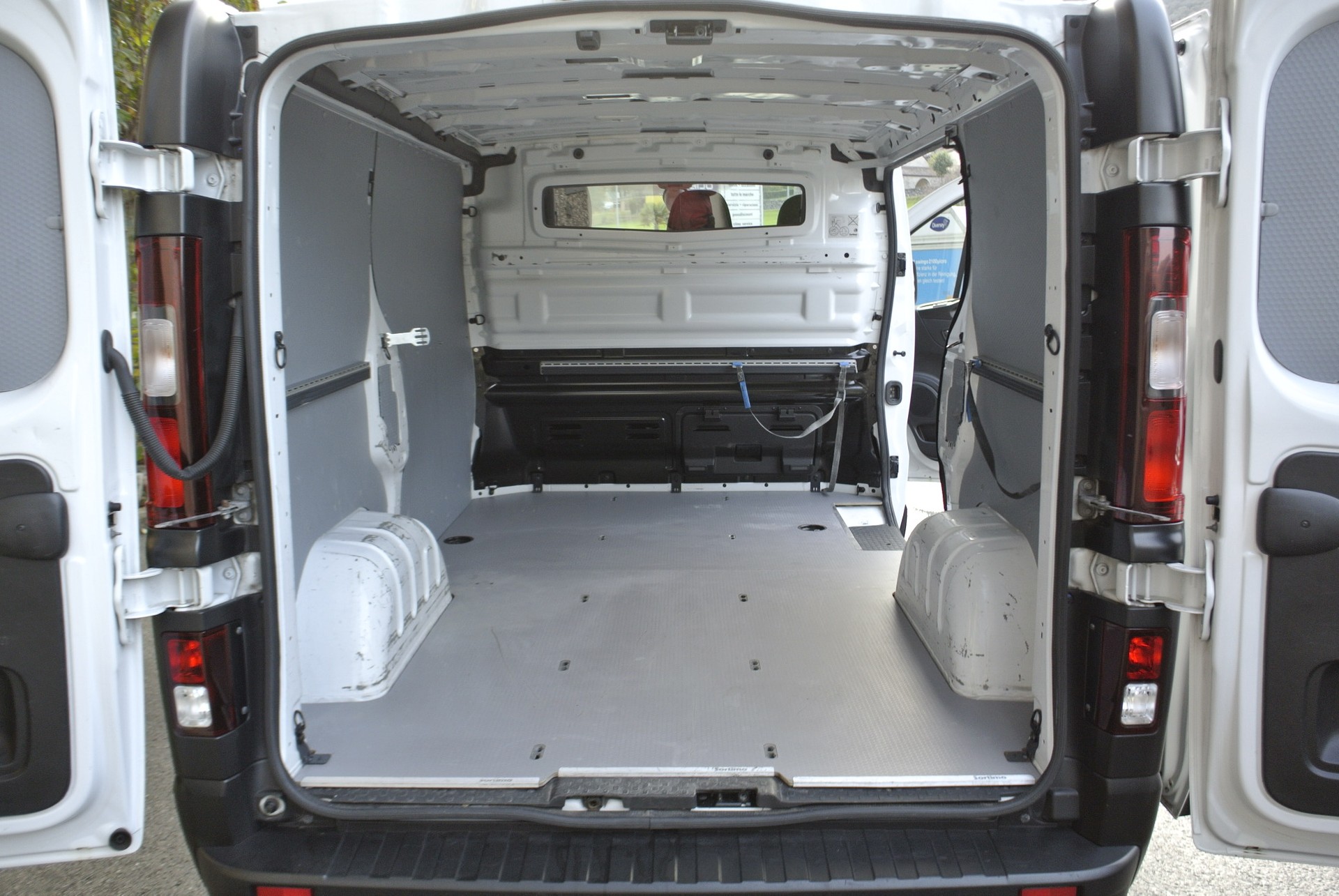 RENAULT Trafic 2.0 Energy dCi 120 3.0t Business L1H1-image-27
