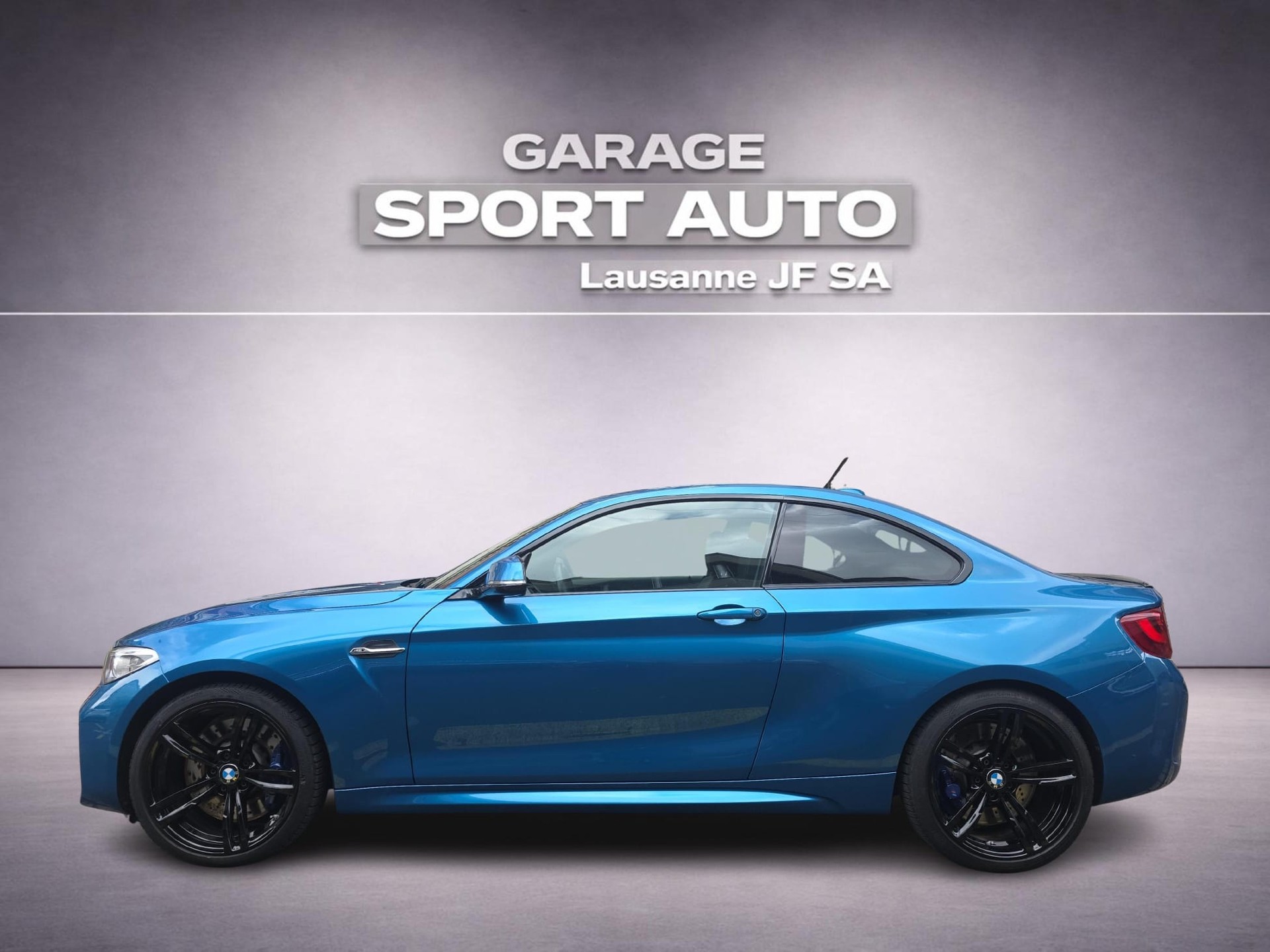 BMW M2 Drivelogic-showroom-element-1