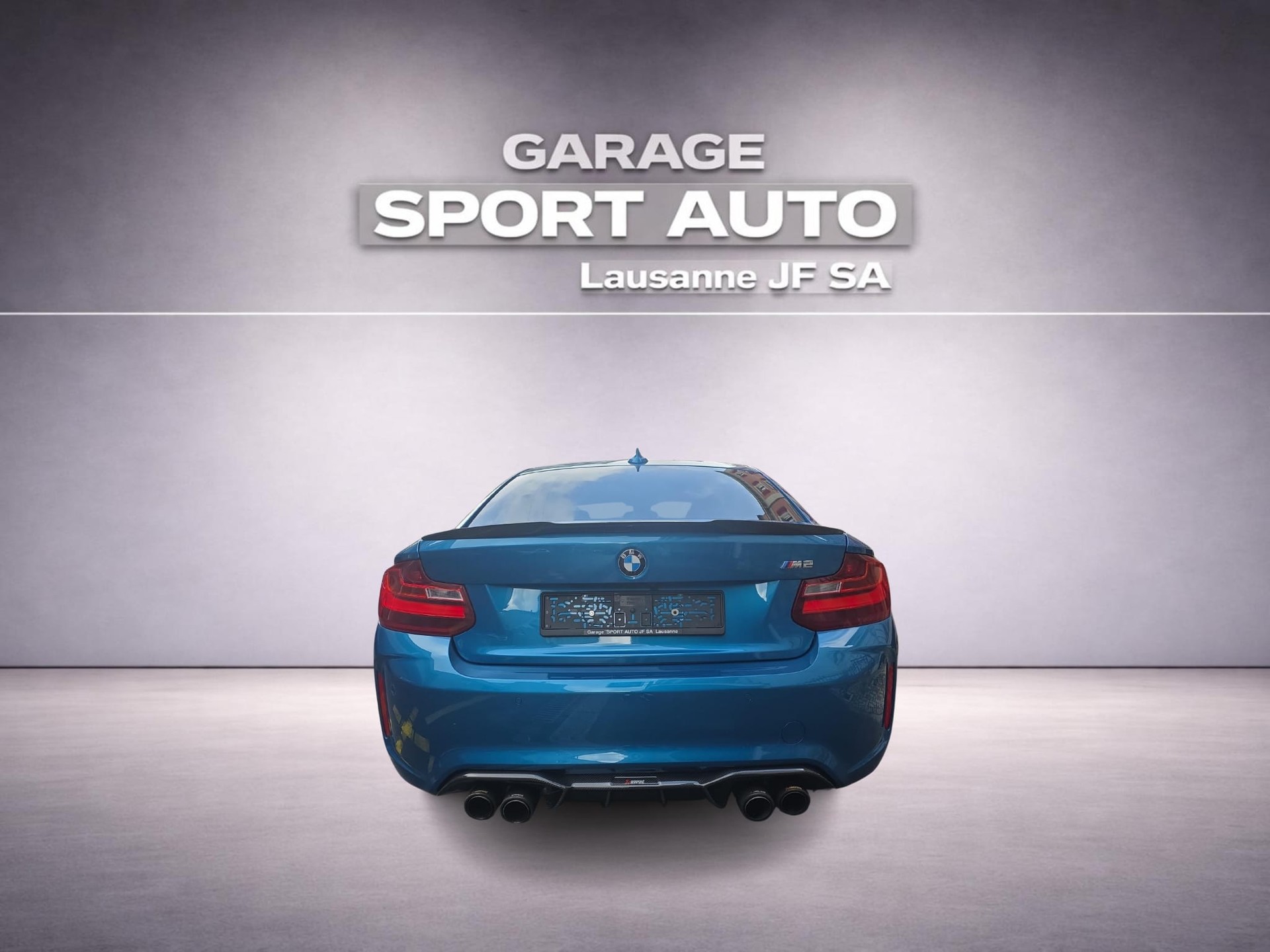 BMW M2 Drivelogic-showroom-element-3