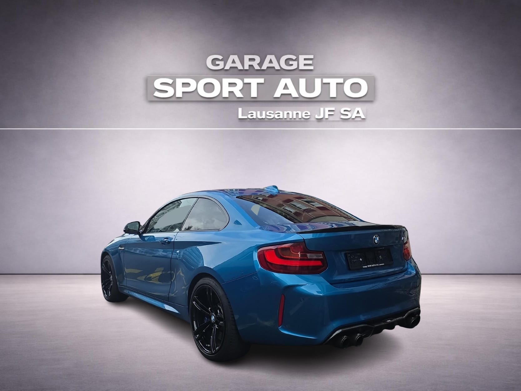 BMW M2 Drivelogic-showroom-element-2