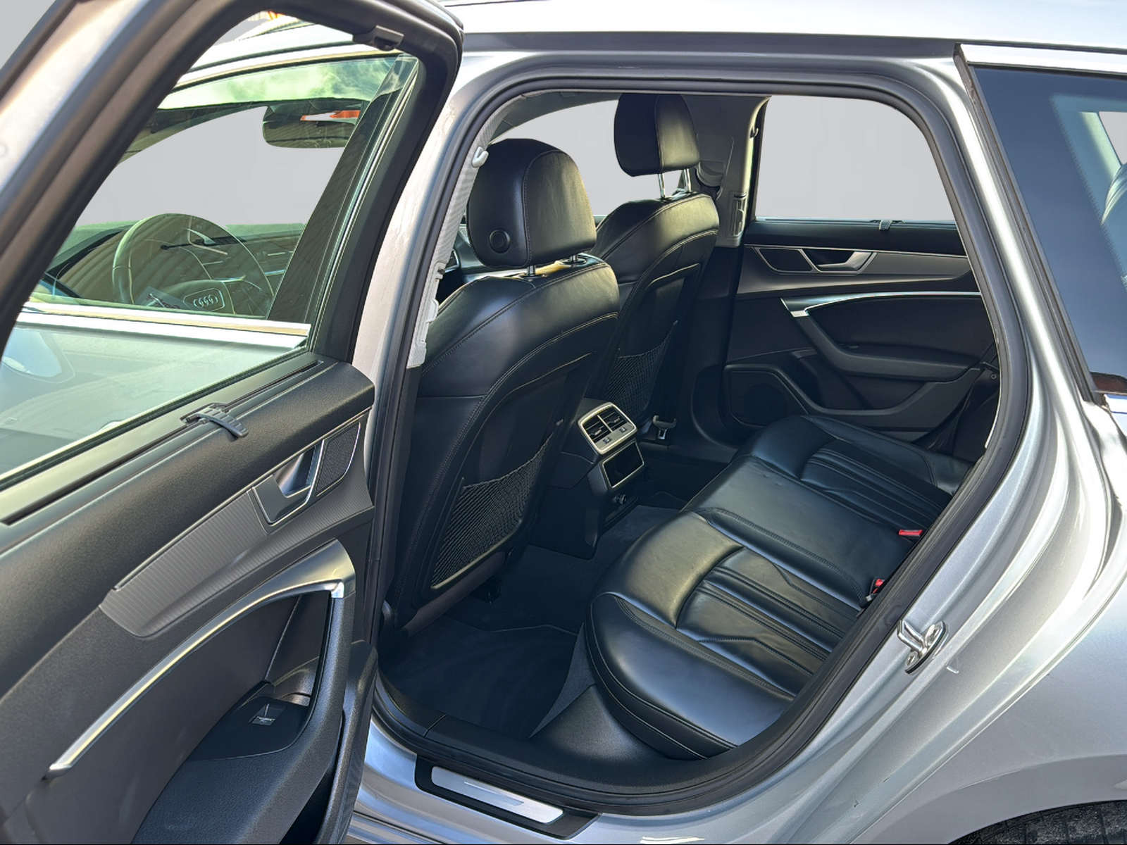 AUDI A6 Avant 45 TFSI Sport Attraction S-tronic quattro-image-11