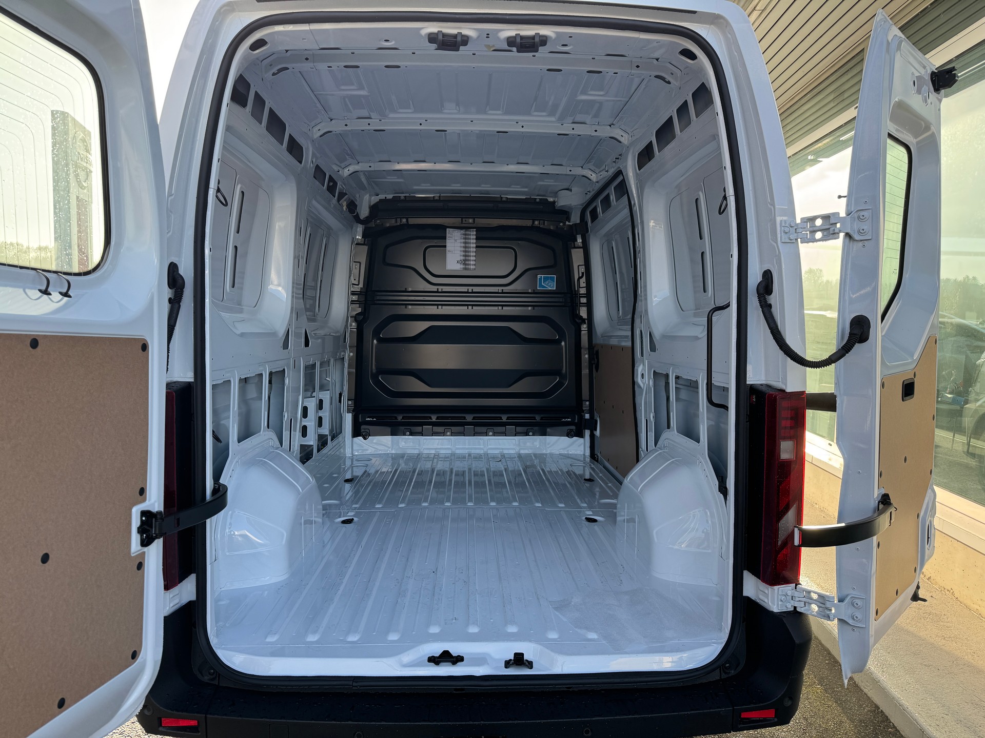 NISSAN Interstar dCi 150 3.5 L2H2 Acenta-image-12