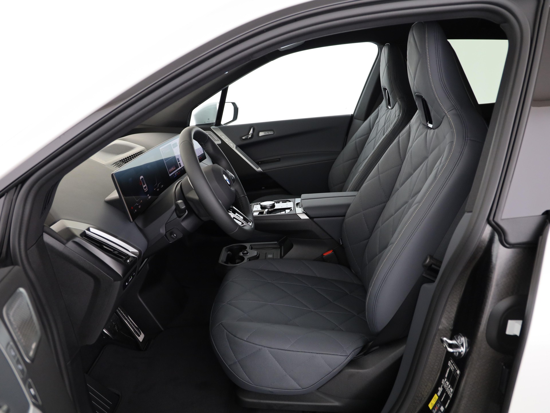 BMW iX xDrive60-showroom-element-3