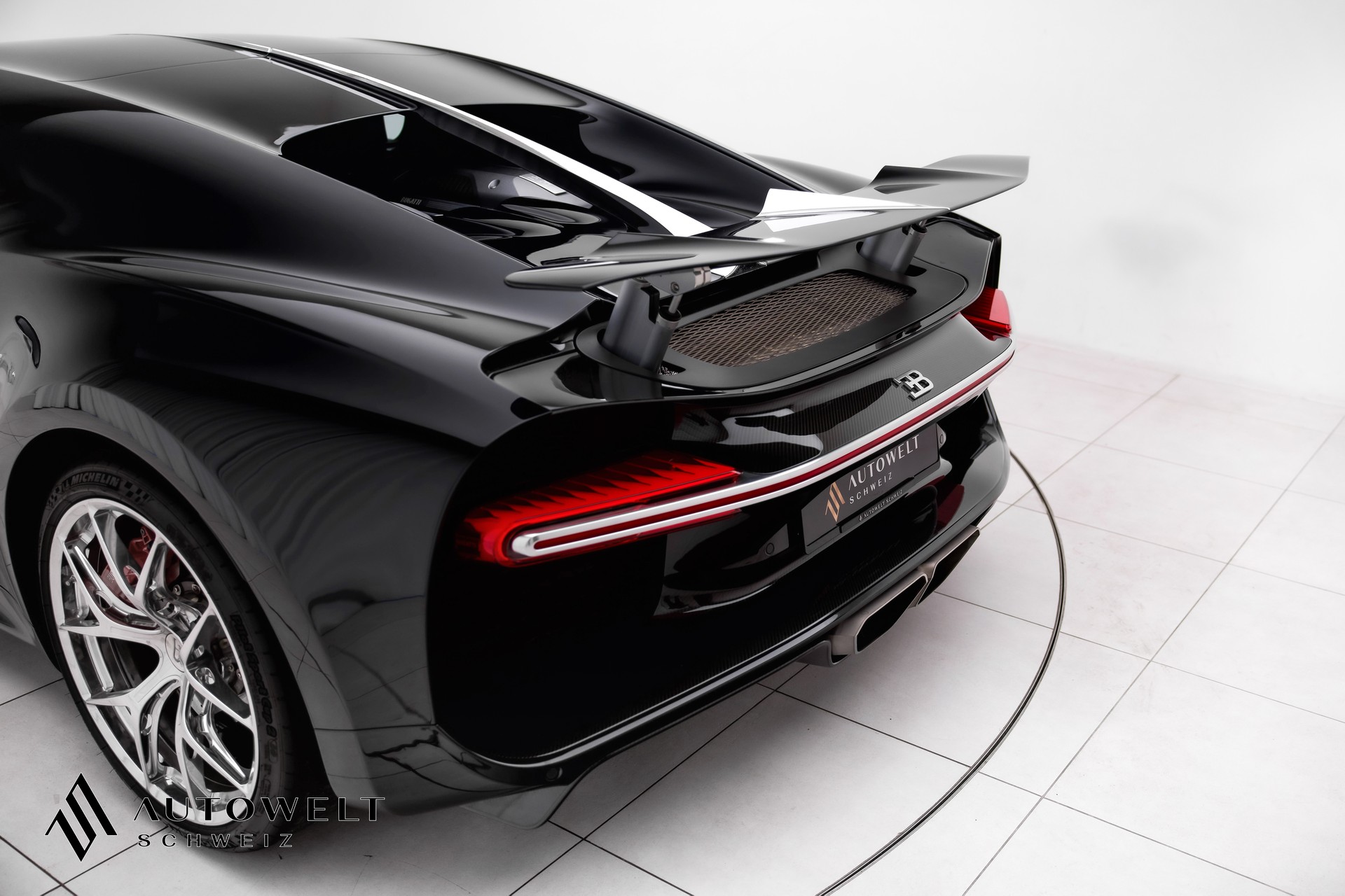 BUGATTI CHIRON SPORT La Mer Argentée-image-8
