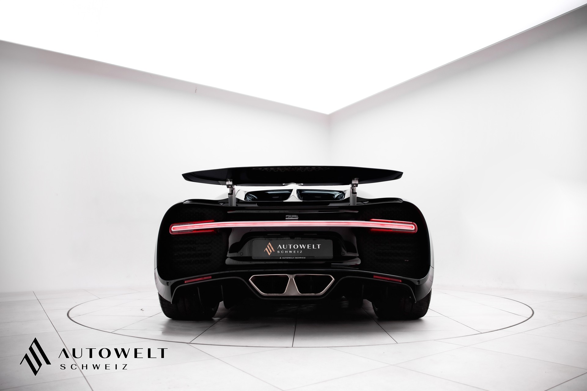 BUGATTI CHIRON SPORT La Mer Argentée-showroom-element-3