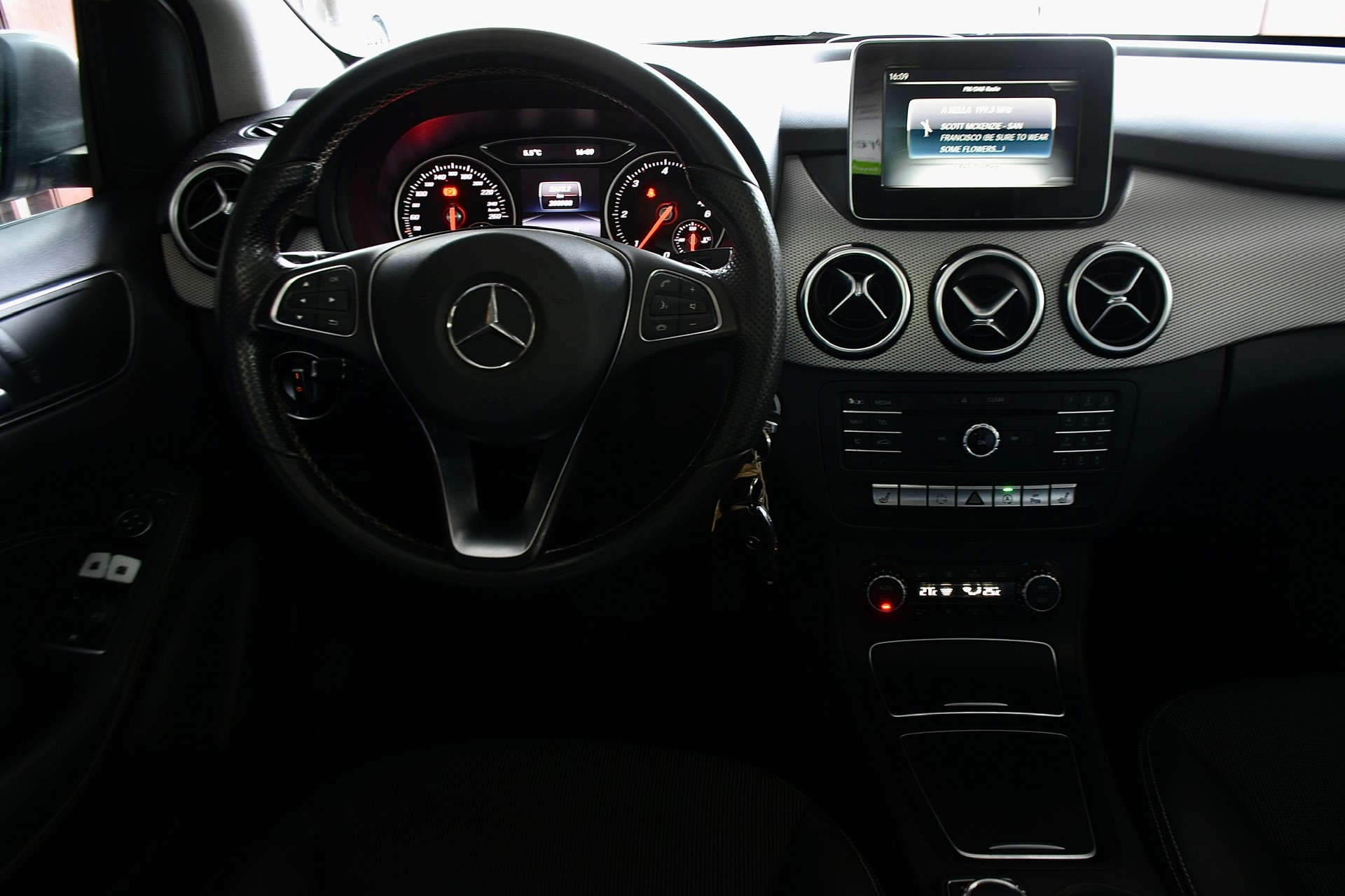MERCEDES-BENZ B 200 CDI Urban 7G-DCT-image-12