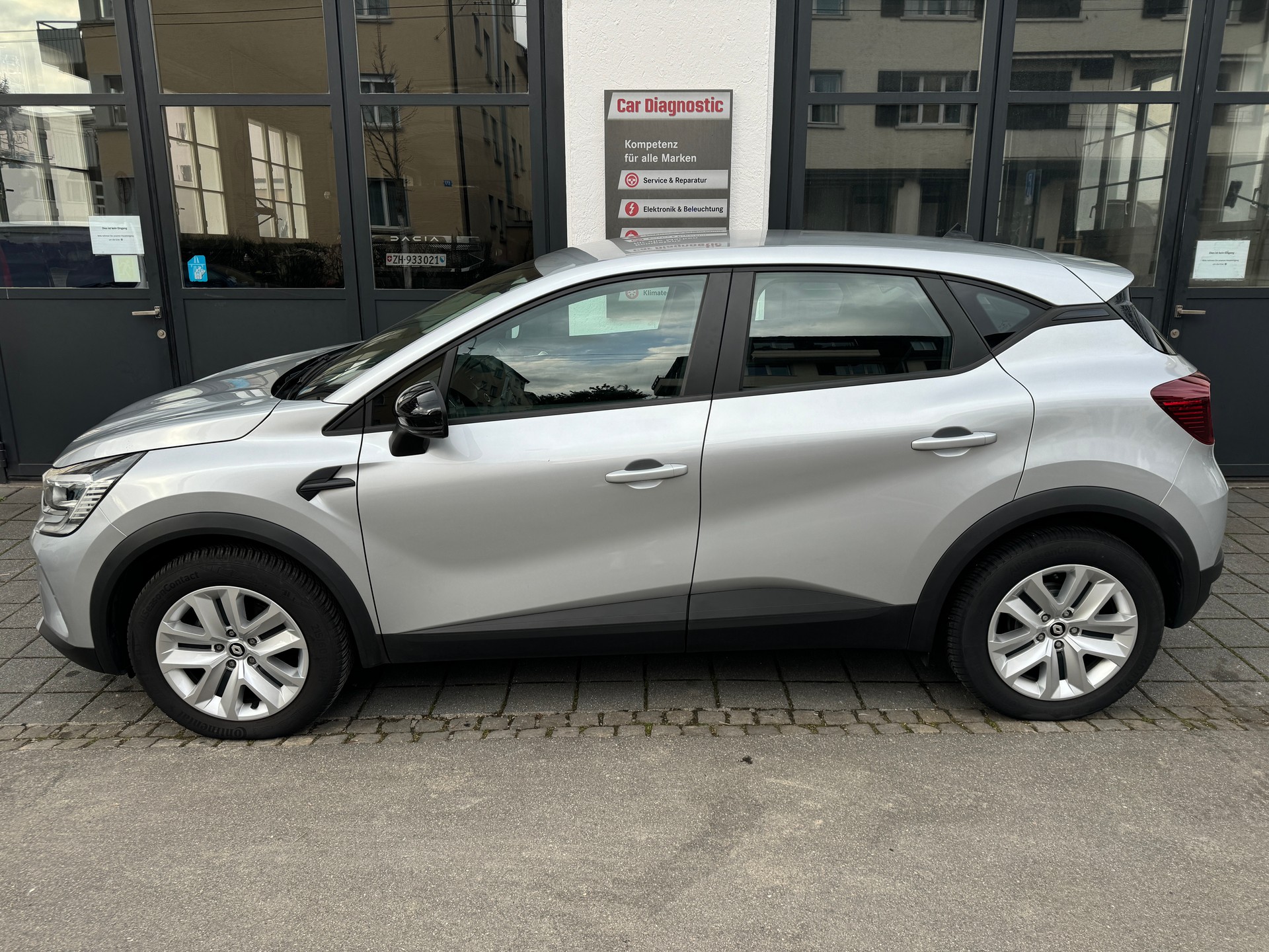 RENAULT Captur 1.3 TCe Techno EDC-showroom-element-3