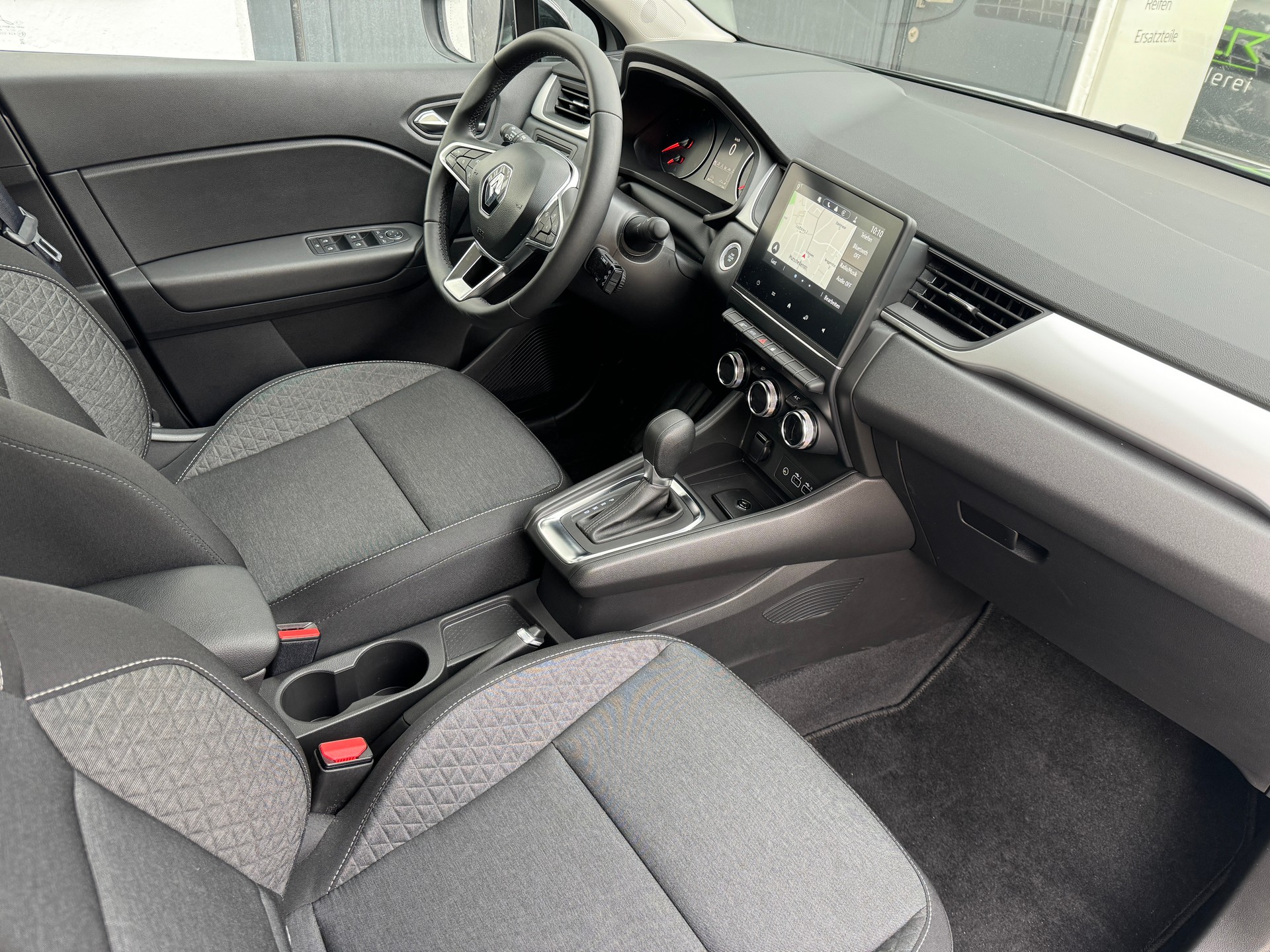 RENAULT Captur 1.3 TCe Techno EDC-image-10
