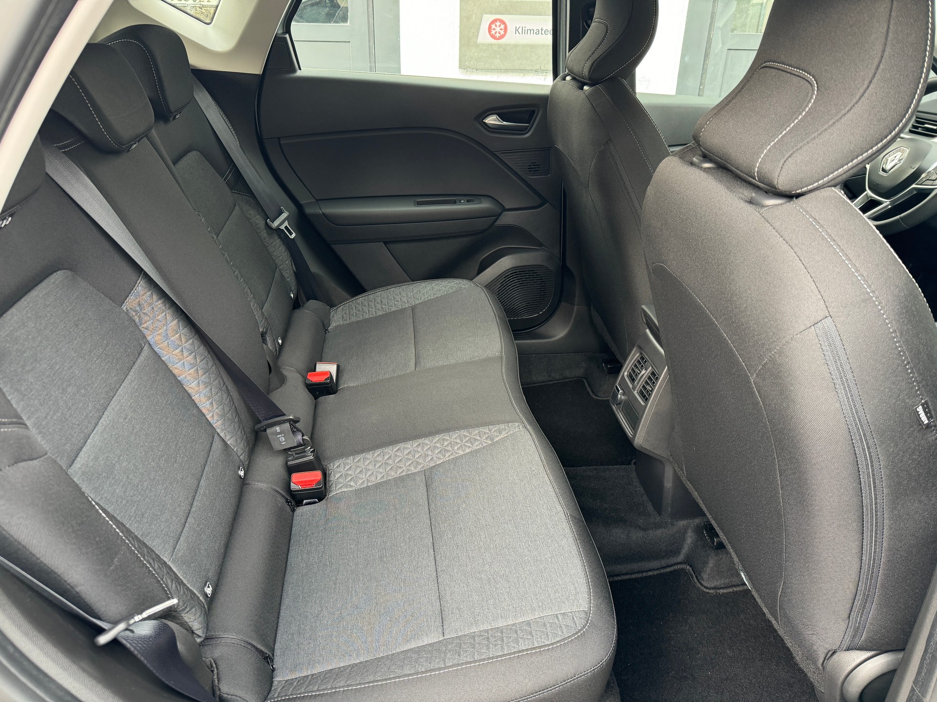 RENAULT Captur 1.3 TCe Techno EDC-image-13