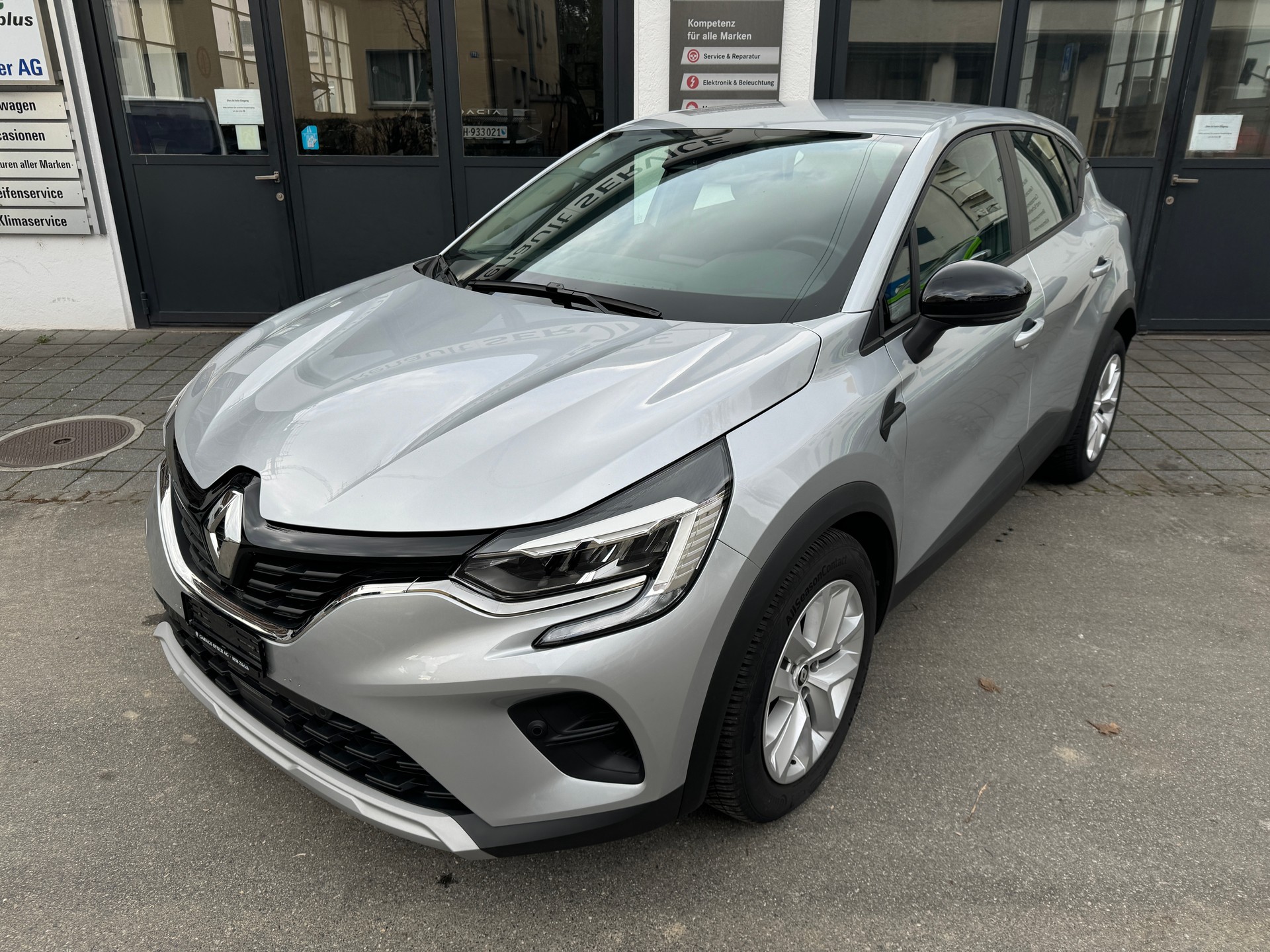 RENAULT Captur 1.3 TCe Techno EDC-showroom-element-1