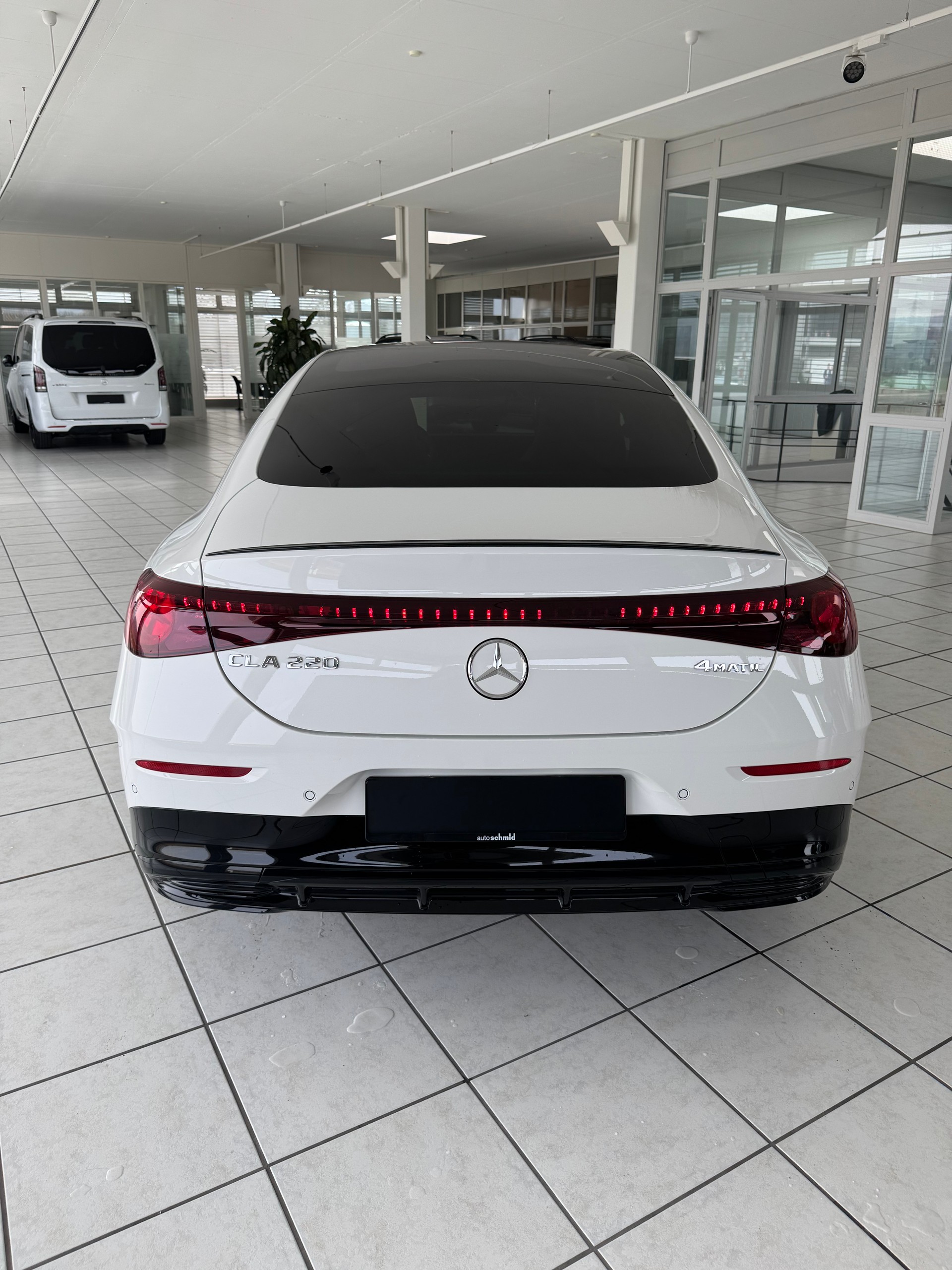 MERCEDES-BENZ CLA 220 4MATIC-image-4