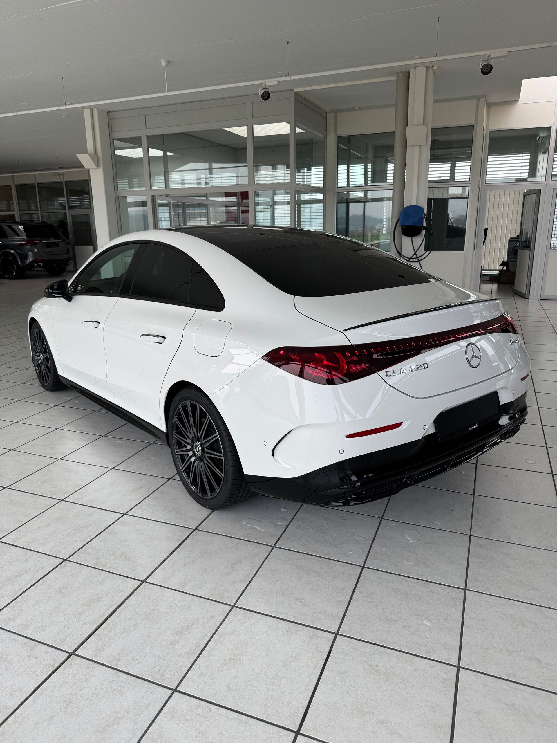 MERCEDES-BENZ CLA 220 4MATIC-showroom-element-3