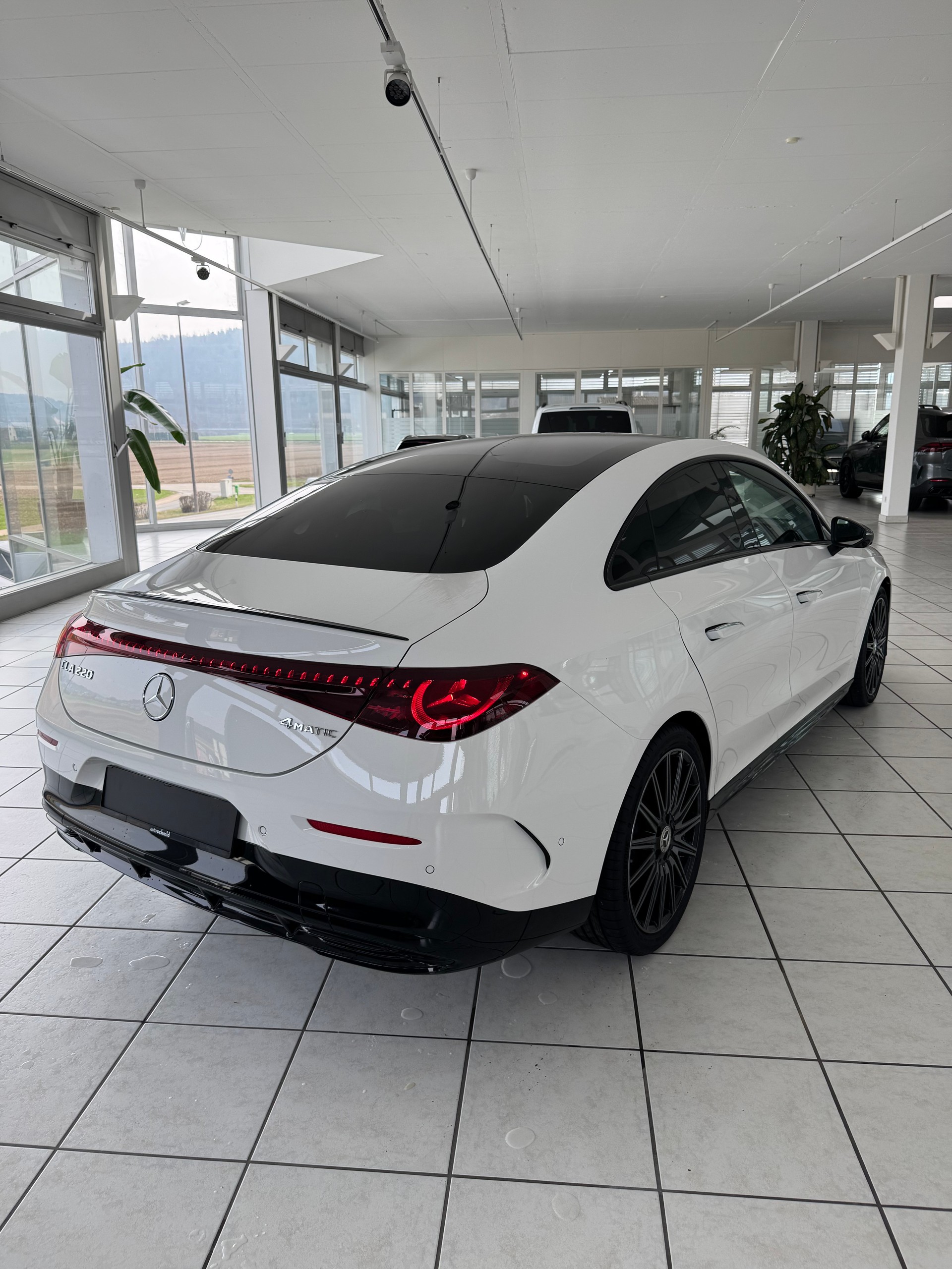 MERCEDES-BENZ CLA 220 4MATIC-image-5