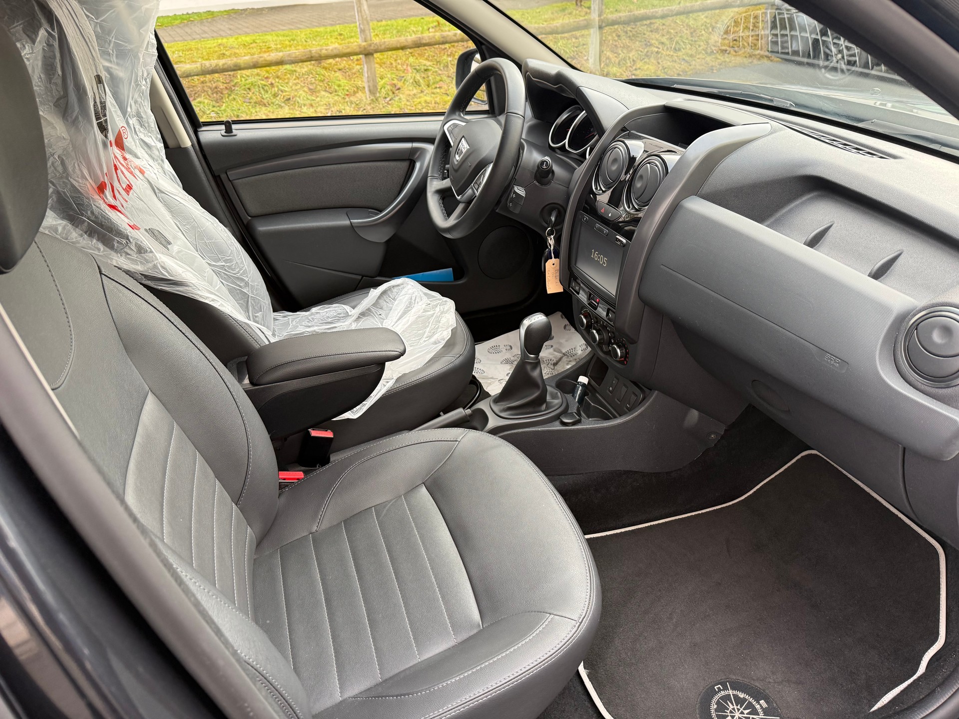 DACIA Duster 1.5 dCi Fischer man's Friend 4x2 EDC-image-11