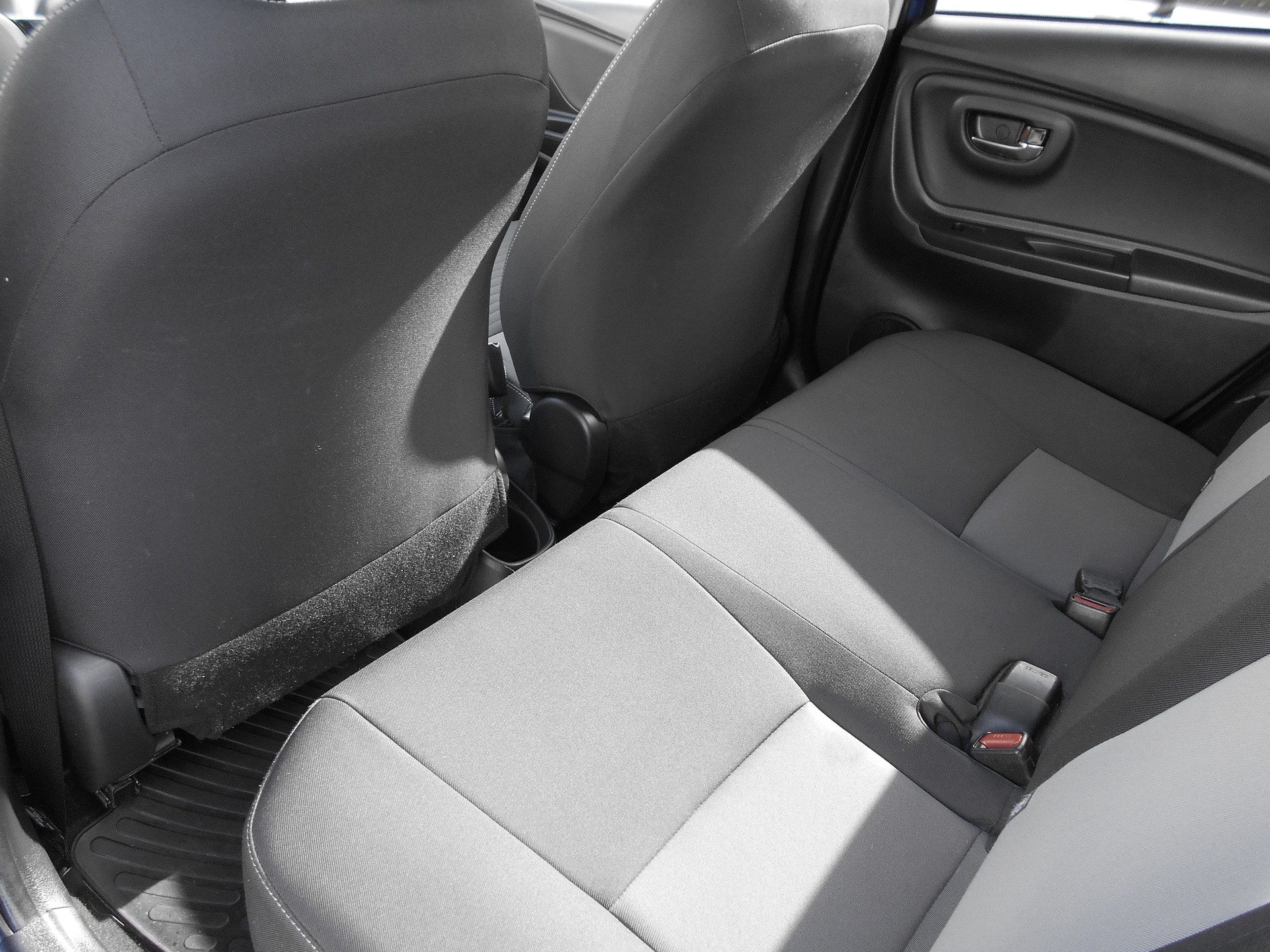 TOYOTA Yaris 1.5 VVT-i Hybrid Style e-CVT-image-6