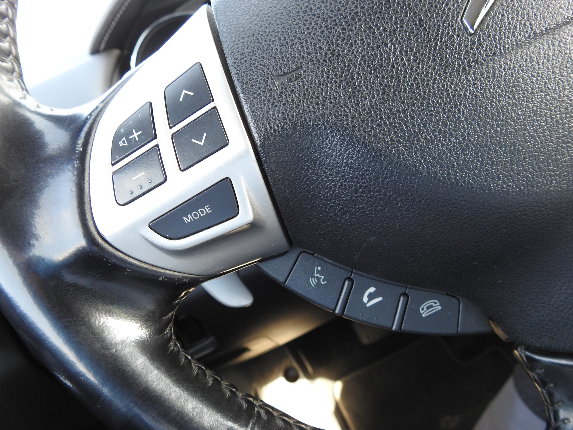 CITROEN C-Crosser 2.2 HDi Essentiel (X)-image-24