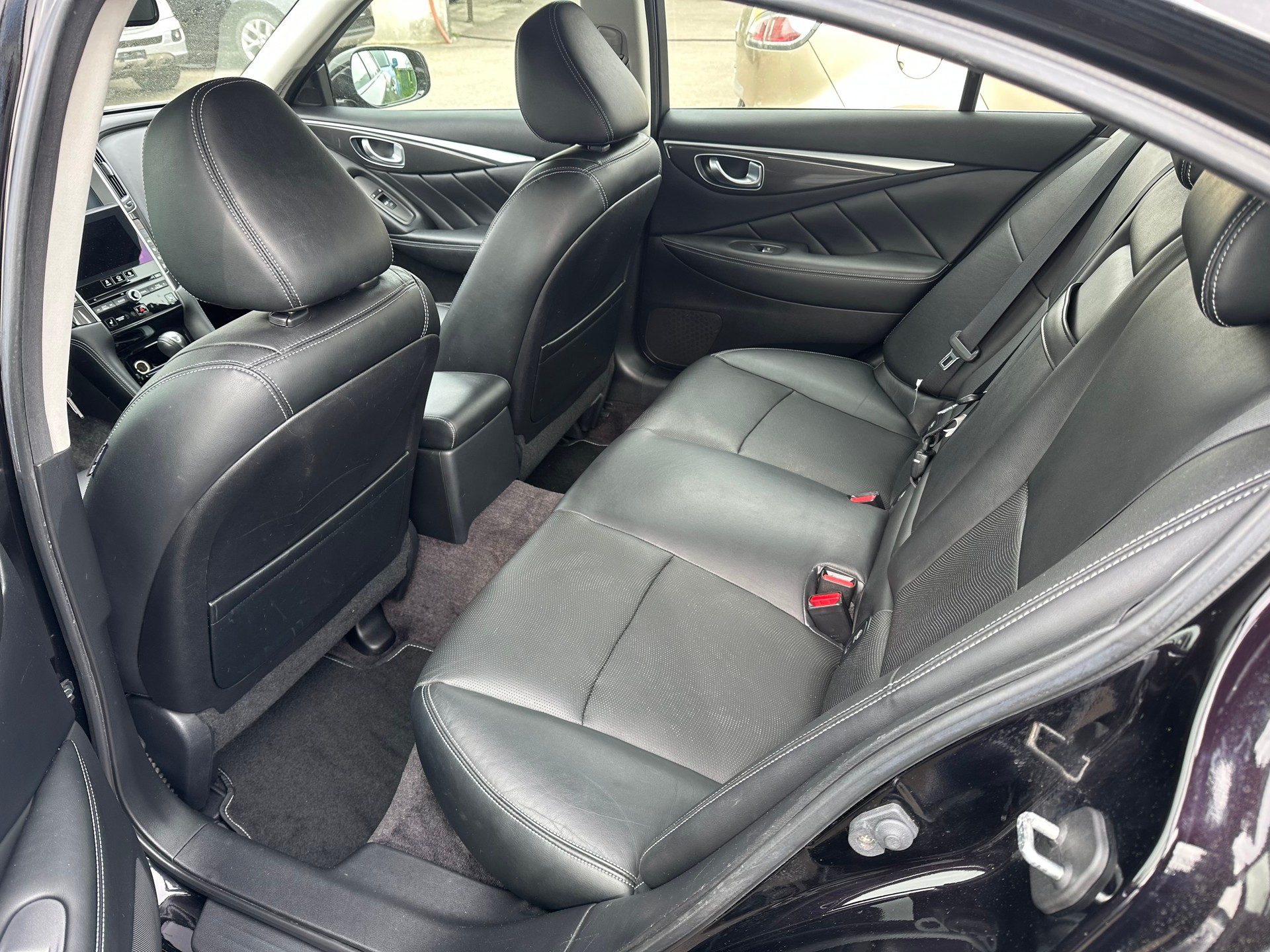INFINITI Q50 2.2d Premium-image-11