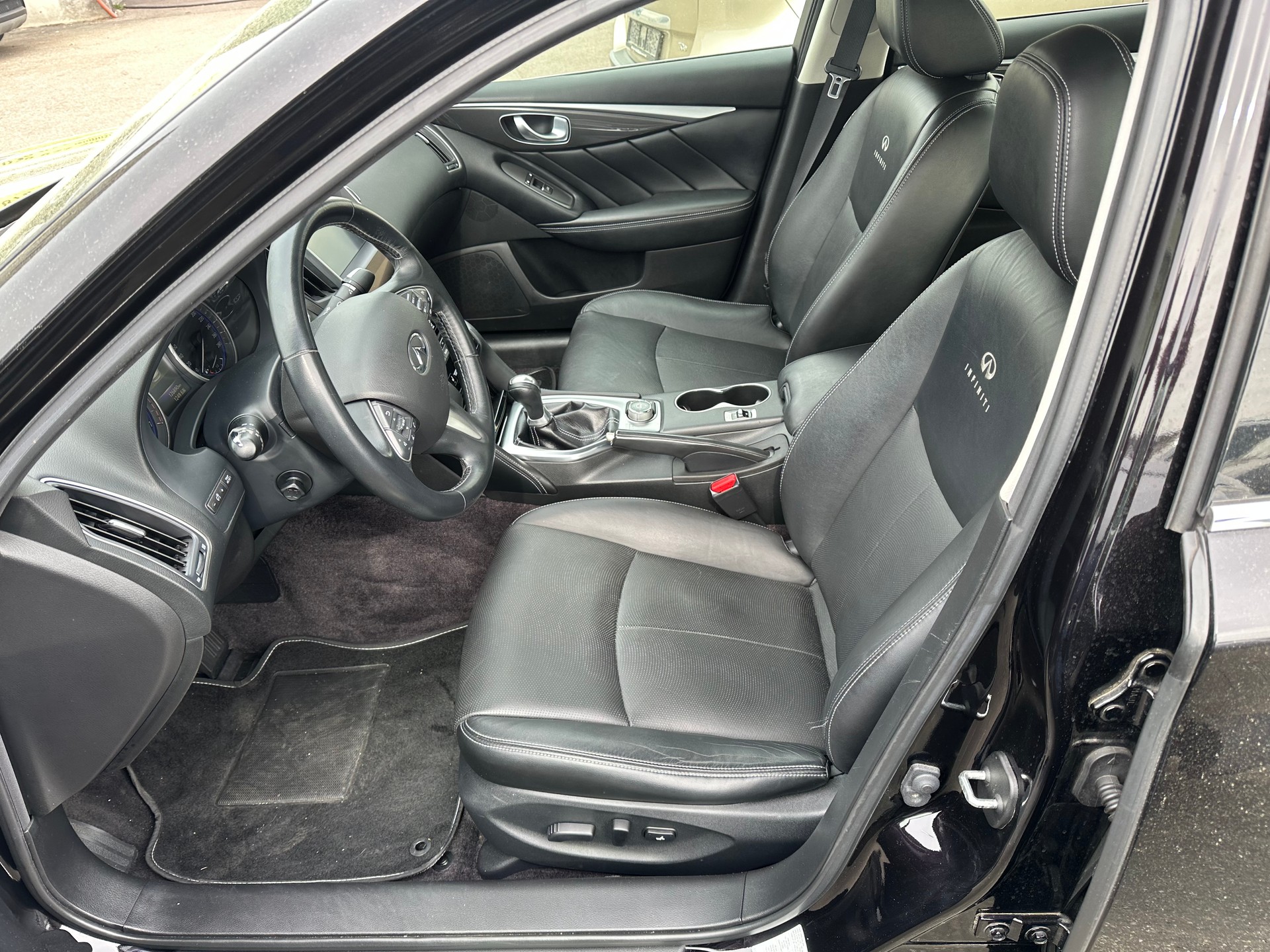 INFINITI Q50 2.2d Premium-image-9
