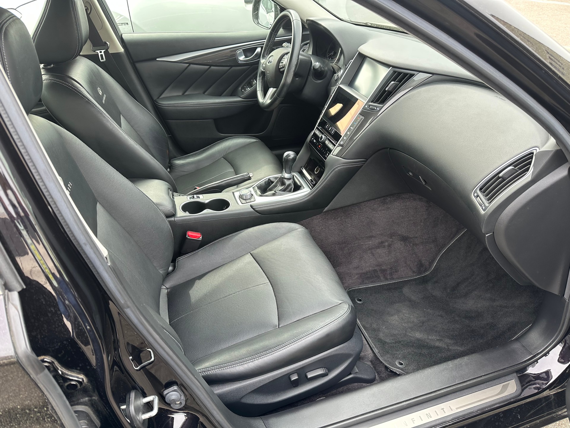 INFINITI Q50 2.2d Premium-image-13