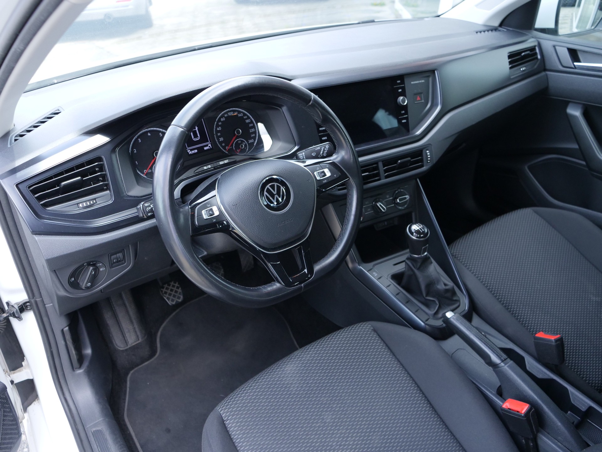 VW Polo 1.0 BMT Trendline-image-6