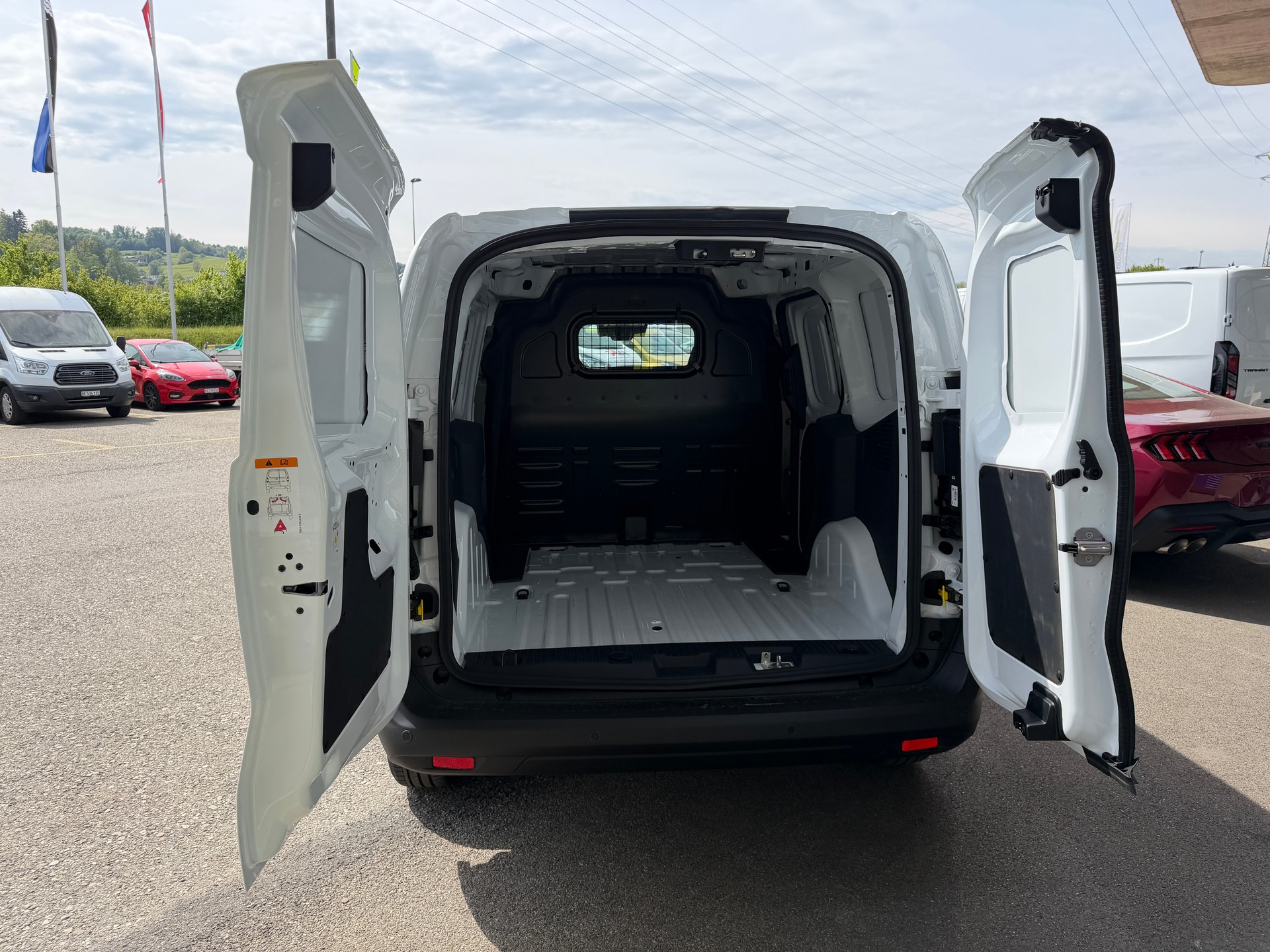 FORD Transit Courier Van 1.0 EcoBoost Trend Automat-image-4