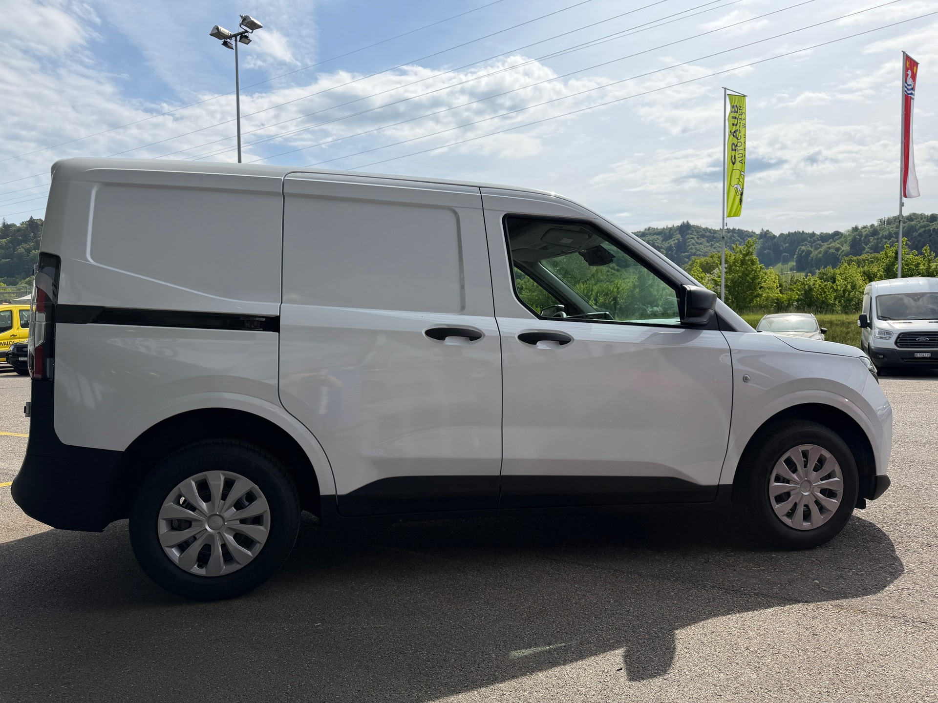 FORD Transit Courier Van 1.0 EcoBoost Trend Automat-image-5