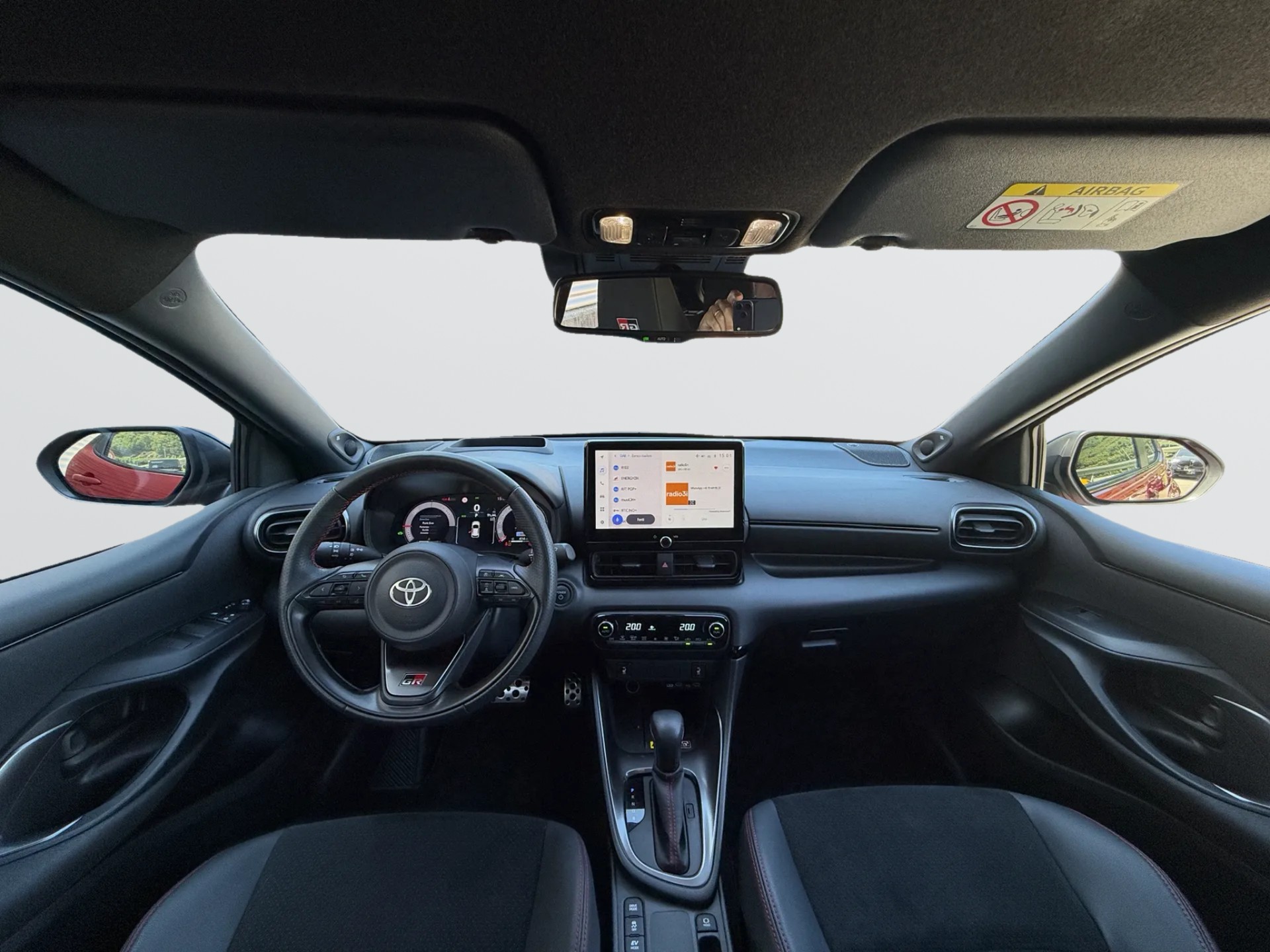 TOYOTA Yaris 1.5 GR Sport e-CVT-image-8