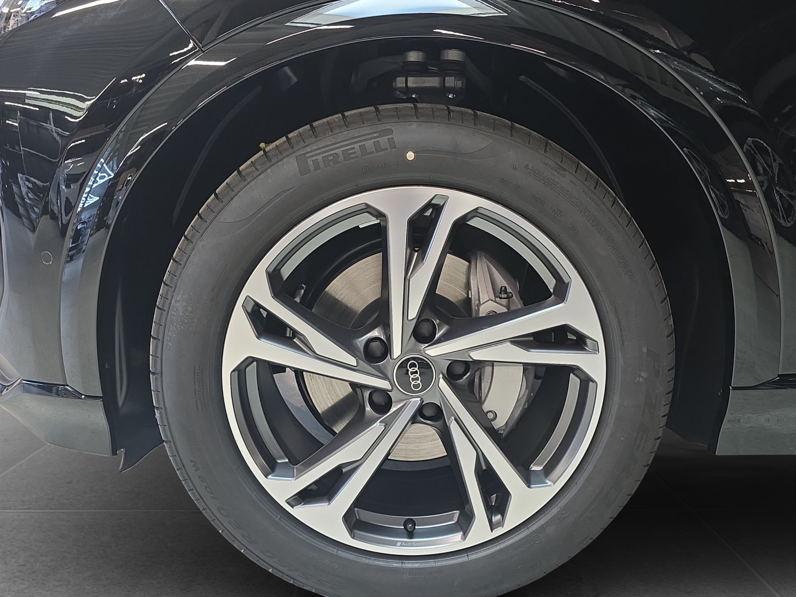 AUDI Q6 e-tron quattro-image-9