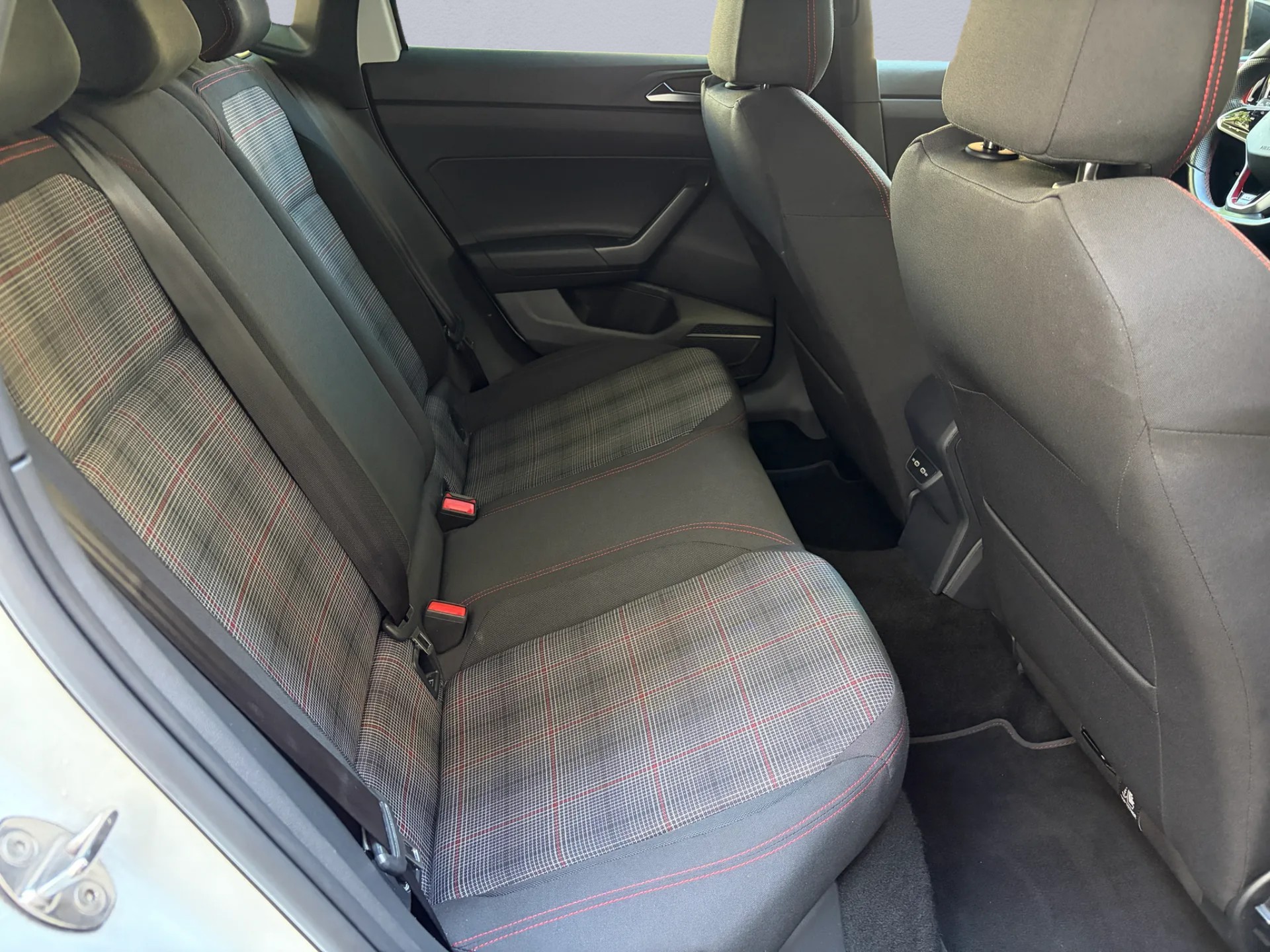 VW Polo 2.0 TSI GTI DSG-image-10