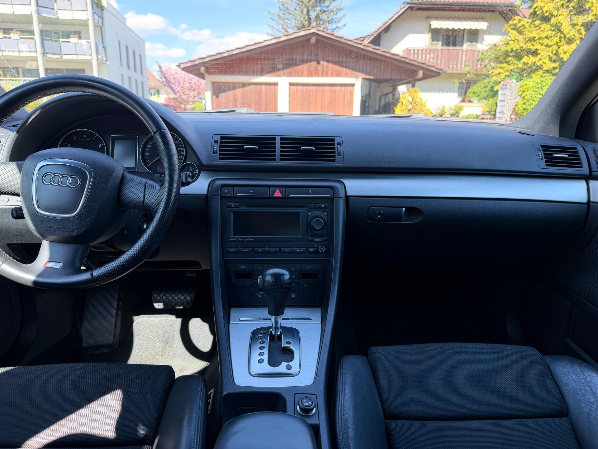 AUDI A4 Avant 2.0 Turbo FSI-image-7