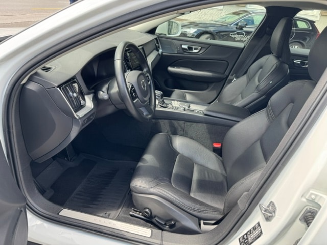 VOLVO V60 Cross Country 2.0 D4 AWD-image-7