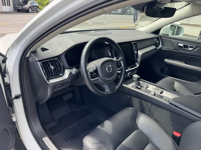 VOLVO V60 Cross Country 2.0 D4 AWD-image-6