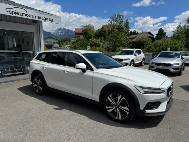 VOLVO V60 Cross Country 2.0 D4 AWD-image-1