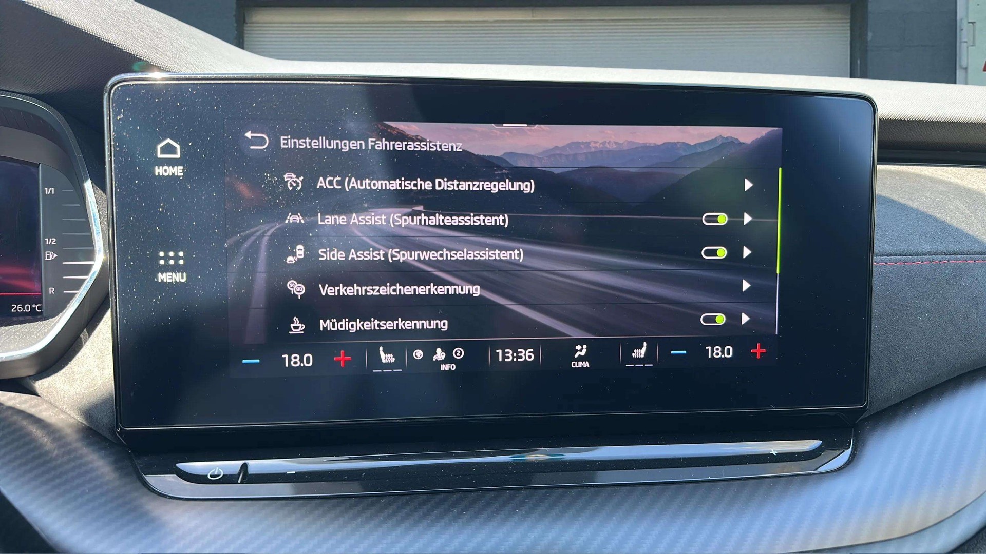 SKODA Octavia Combi 2.0 TDI DSG RS 4x4 mit AHK-Vorbereitung & 5J Werksgarantie oder bis 100000km-image-18