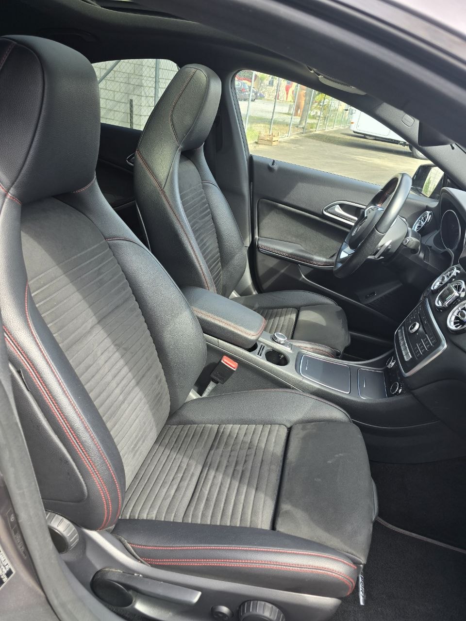 MERCEDES-BENZ CLA 250 Sport 4Matic 7G-DCT-image-12