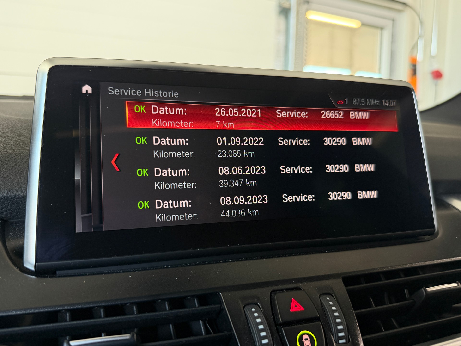 BMW 218d xDrive Active Tourer Steptronic M Sport (CH) AHK 1.6T - Vollaustattung-image-9