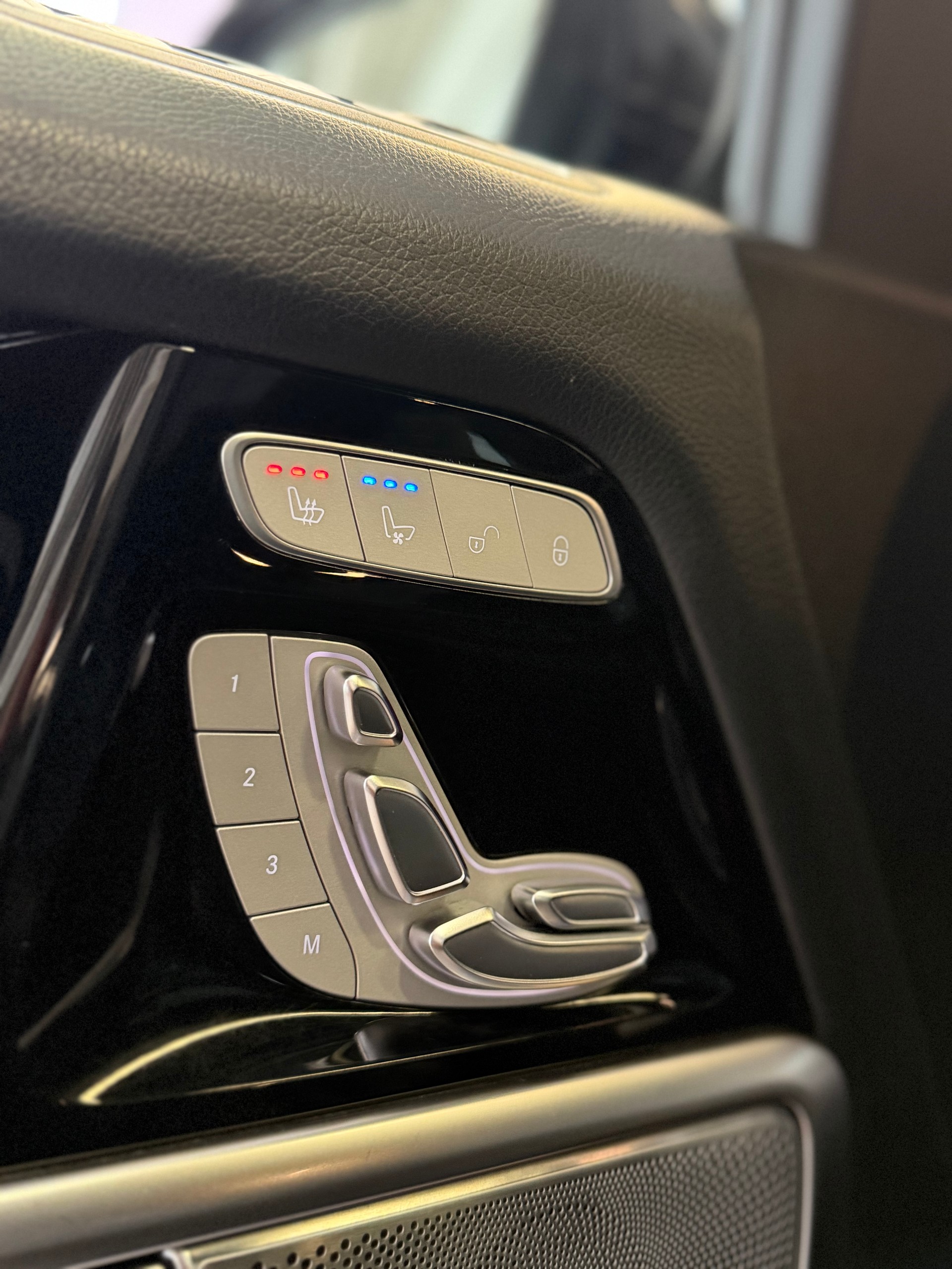 MERCEDES-BENZ G 63 AMG | CH | Erstbesitz | Massage | Multibeam | Designo Graphit | AMG Night | Widescreen | TV | AHK | EUR.1 Möglich |-image-14