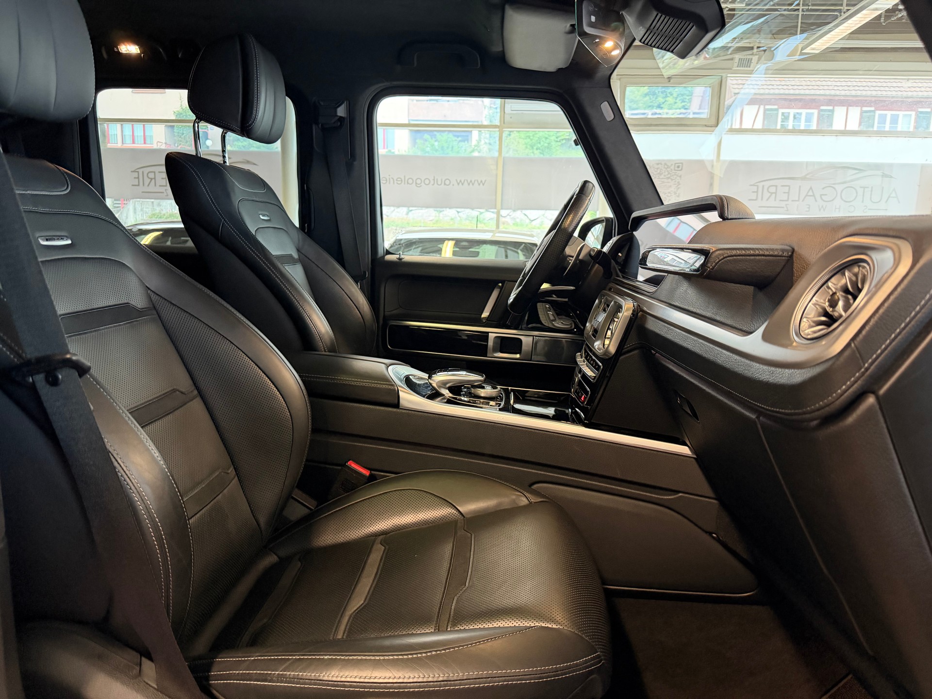 MERCEDES-BENZ G 63 AMG | CH | Erstbesitz | Massage | Multibeam | Designo Graphit | AMG Night | Widescreen | TV | AHK | EUR.1 Möglich |-image-32