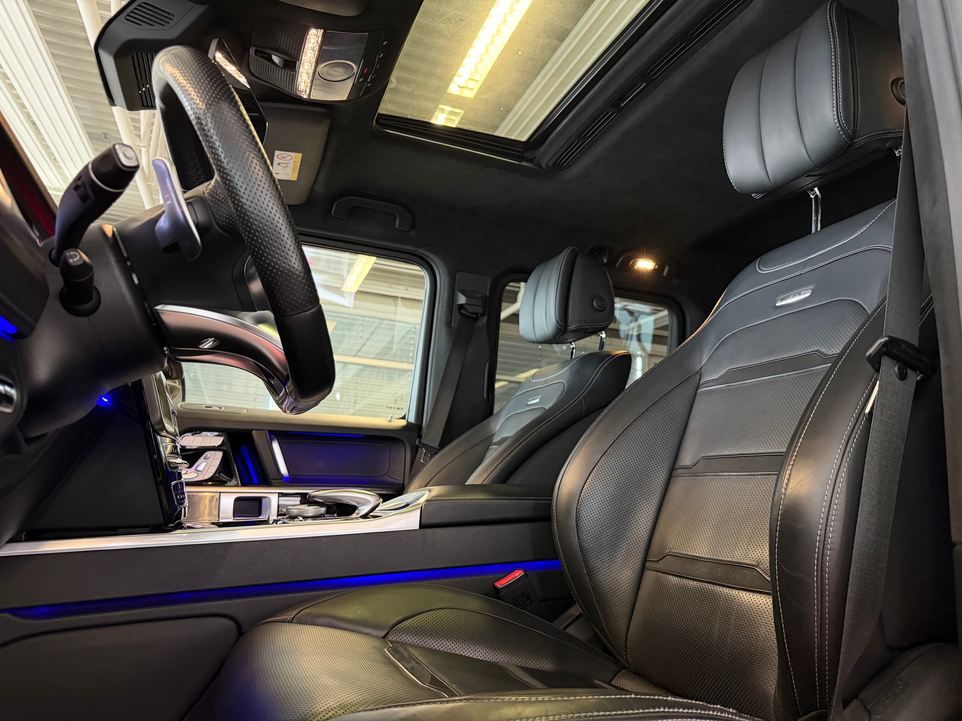 MERCEDES-BENZ G 63 AMG | CH | Erstbesitz | Massage | Multibeam | Designo Graphit | AMG Night | Widescreen | TV | AHK | EUR.1 Möglich |-image-12