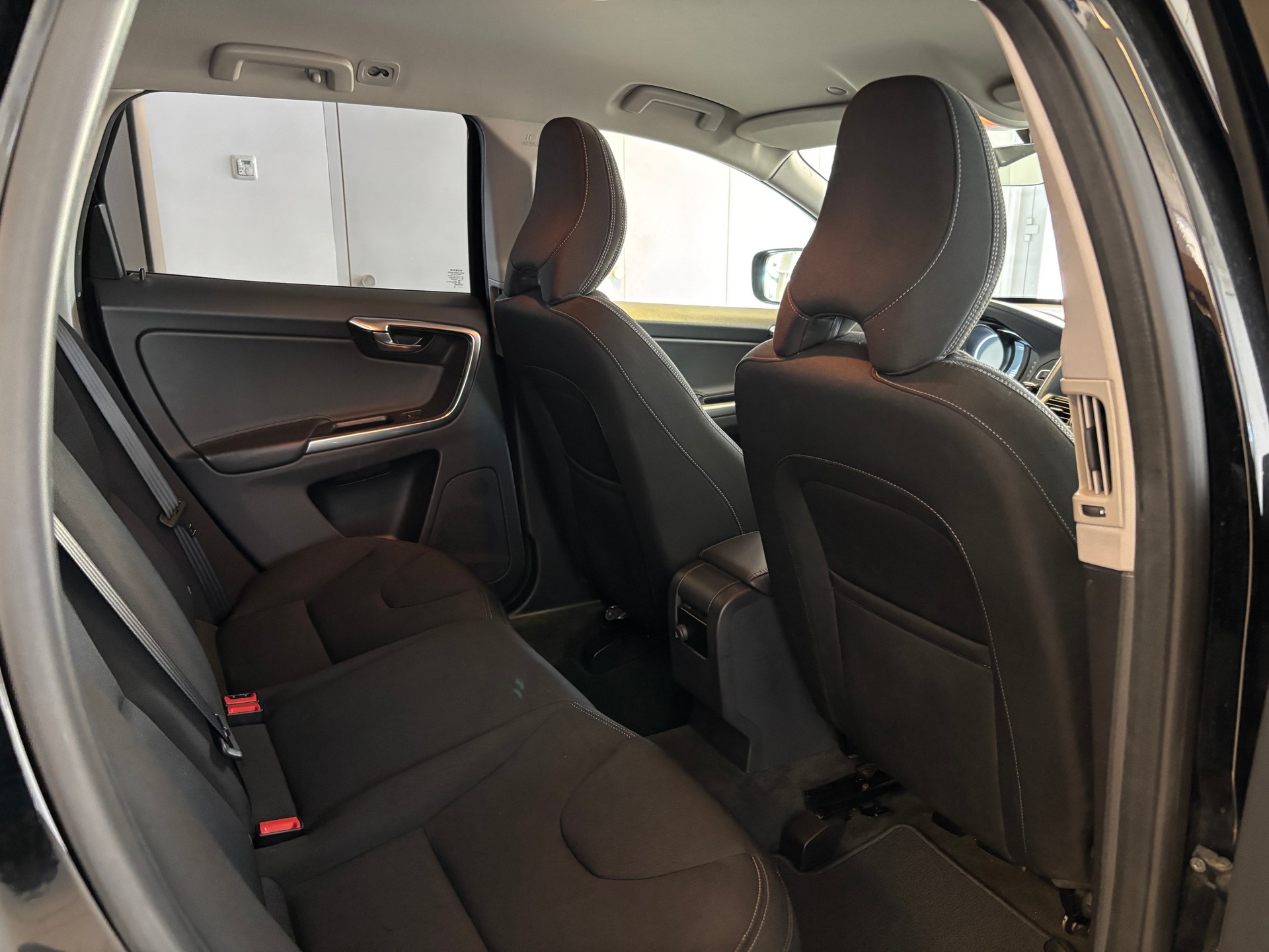 VOLVO XC60 D4 Kinetic Geartronic-image-10