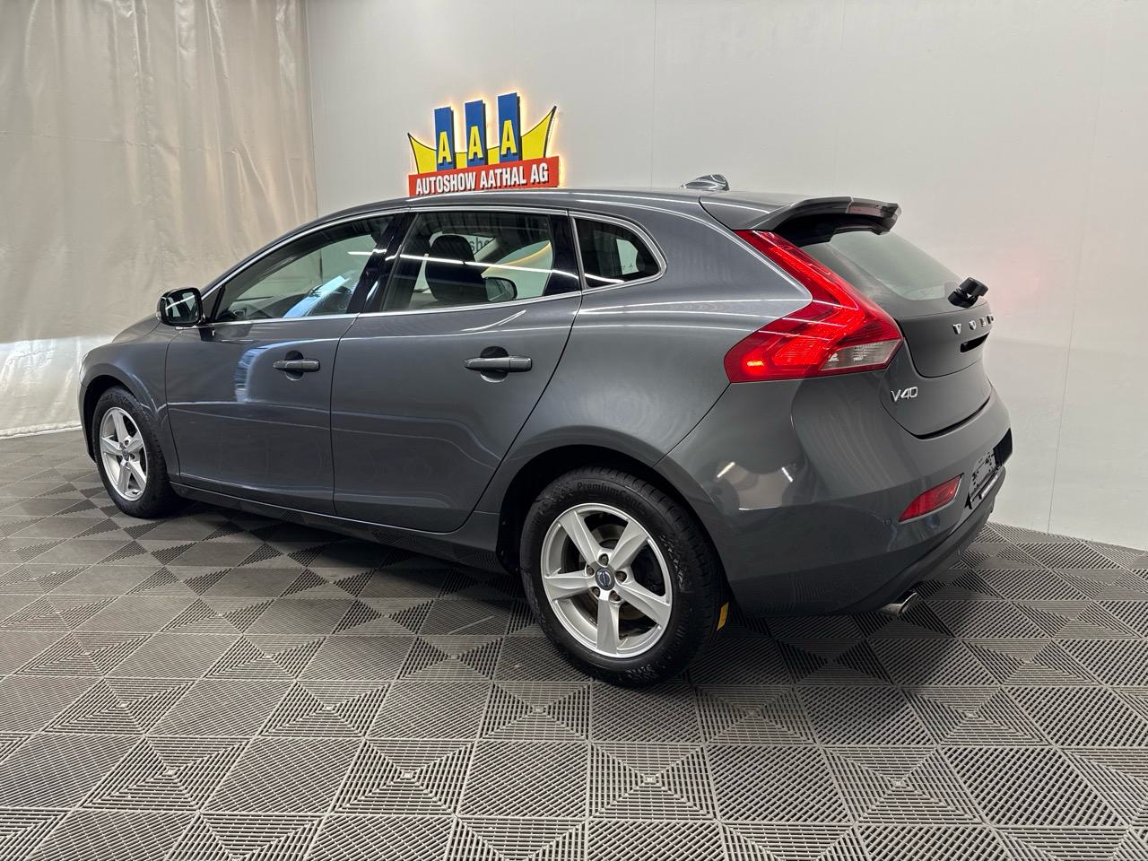 VOLVO V40 D3 Kinetic-showroom-element-1