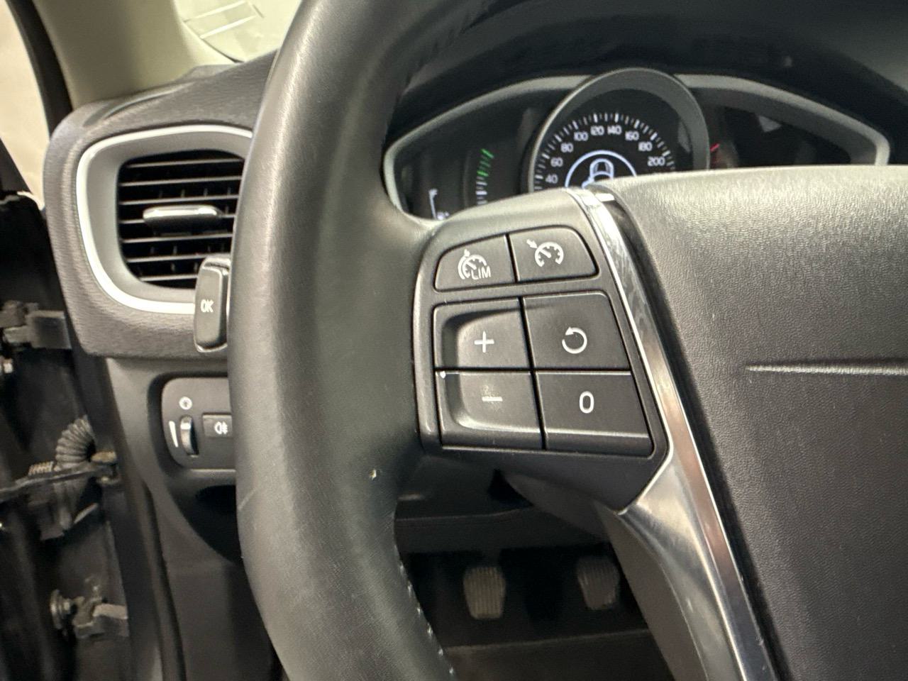 VOLVO V40 D3 Kinetic-image-6
