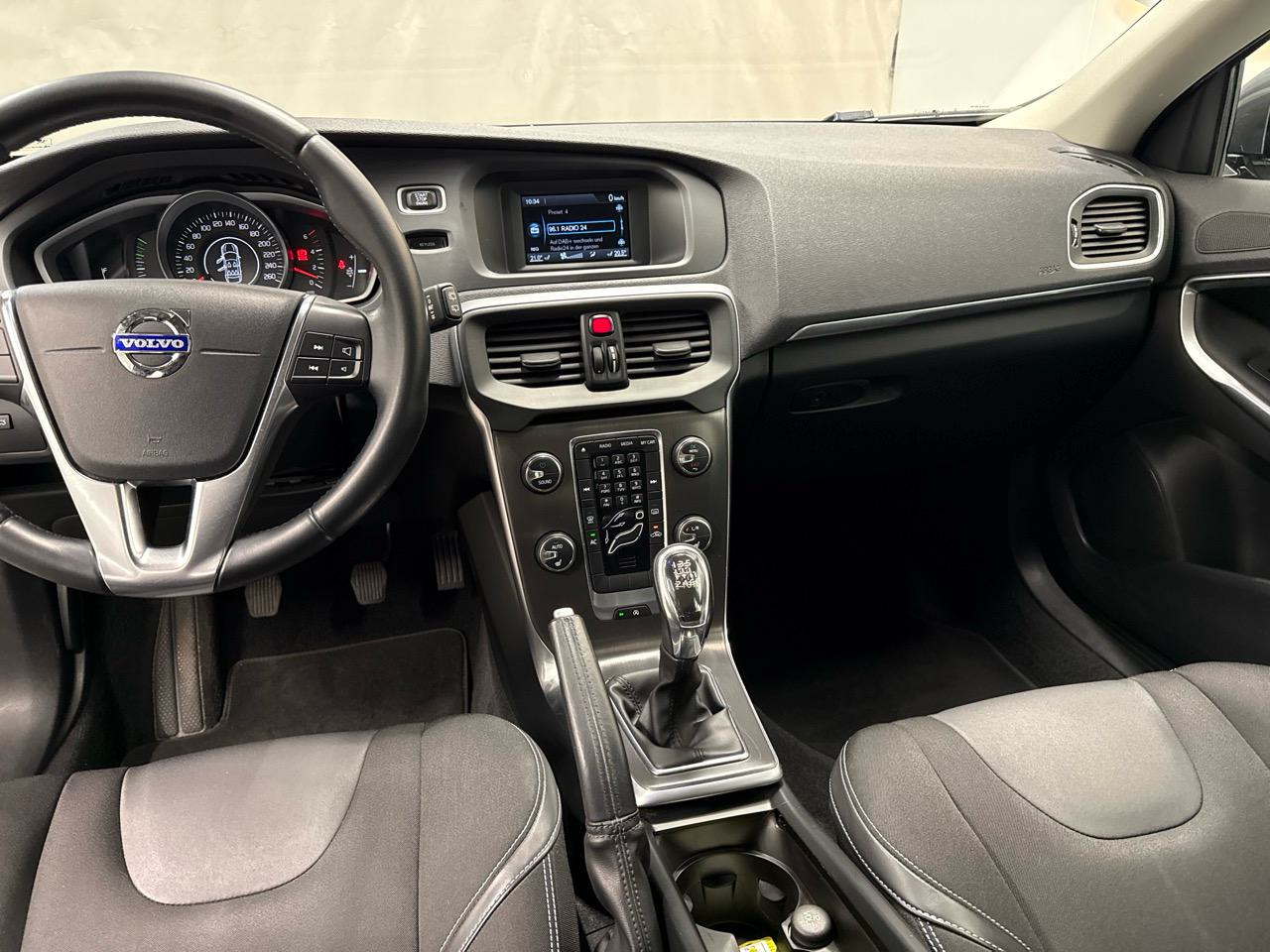 VOLVO V40 D3 Kinetic-image-4
