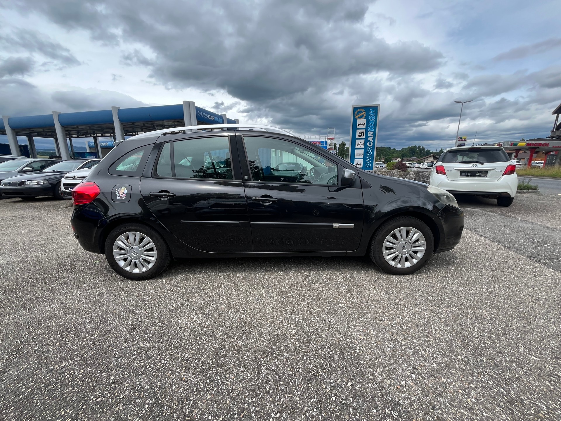 RENAULT Clio Grandtour 1.2 16V Turbo 20th Edition-image-9