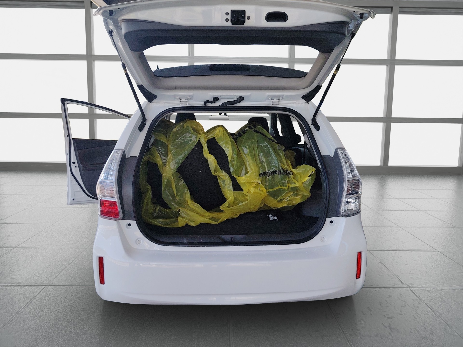 TOYOTA Prius+ 1.8 VVT-i HSD Luna-image-12