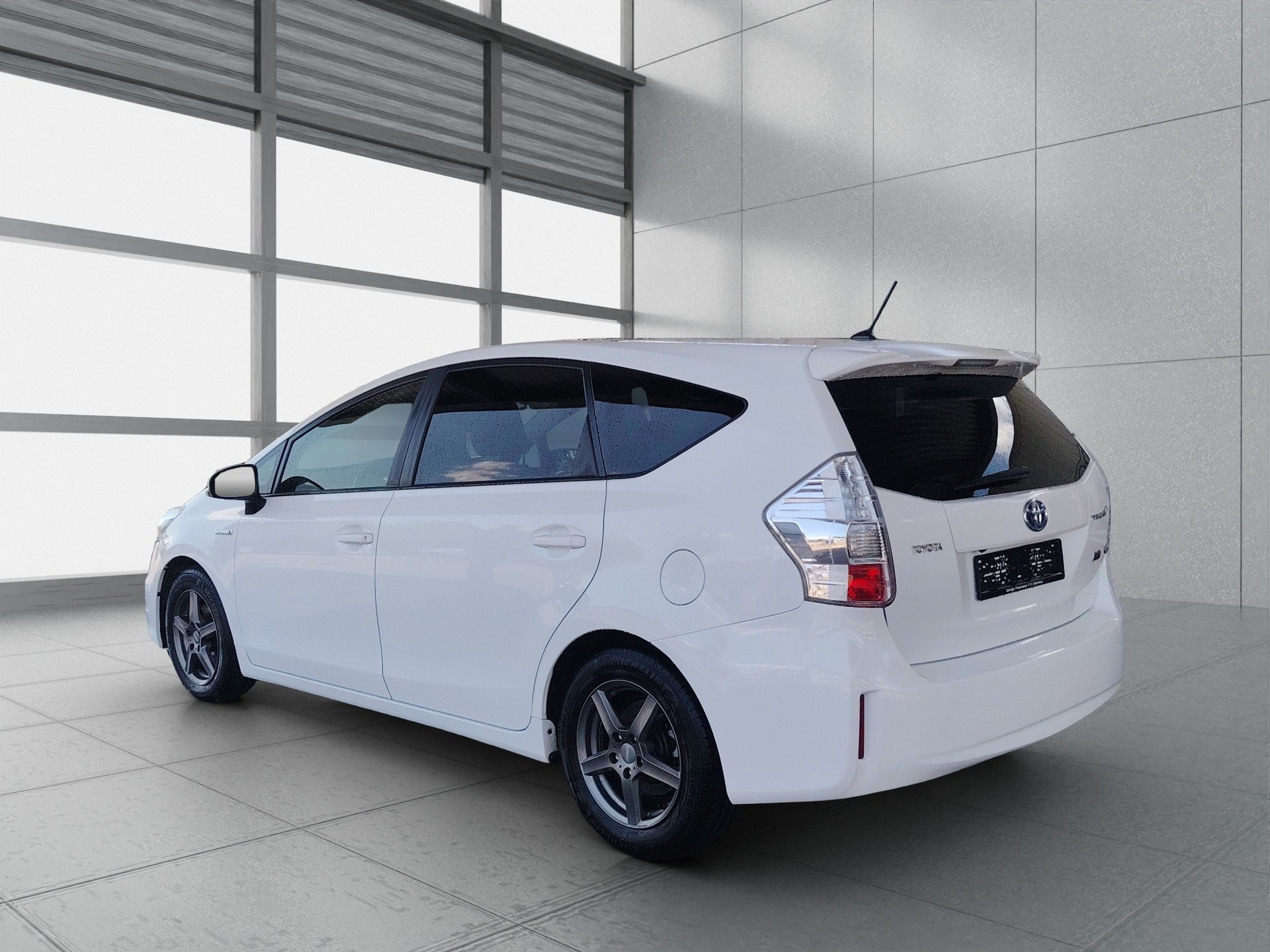 TOYOTA Prius+ 1.8 VVT-i HSD Luna-image-3