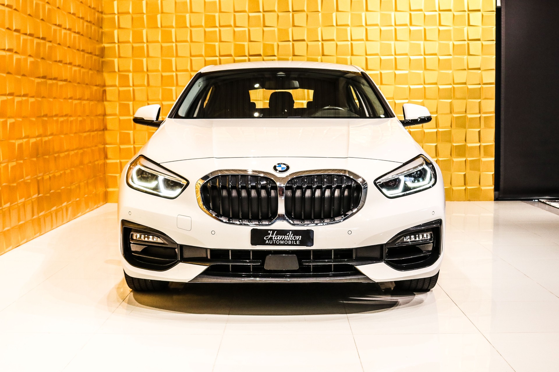 BMW 118i Sport Line-showroom-element-2