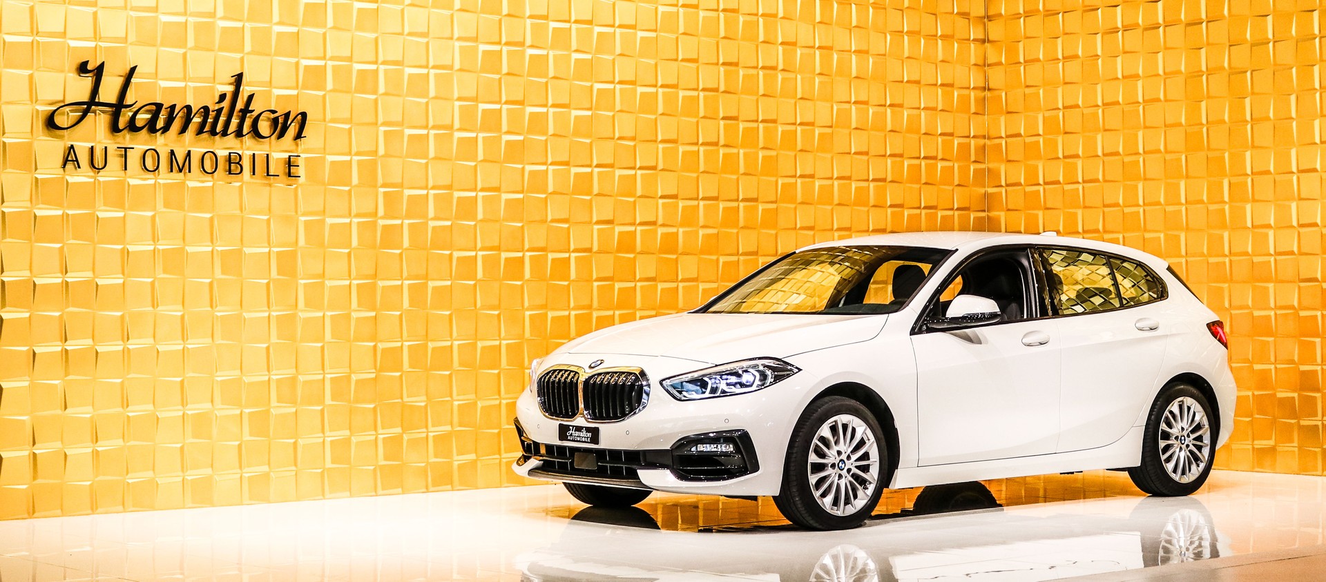 BMW 118i Sport Line-showroom-element-1