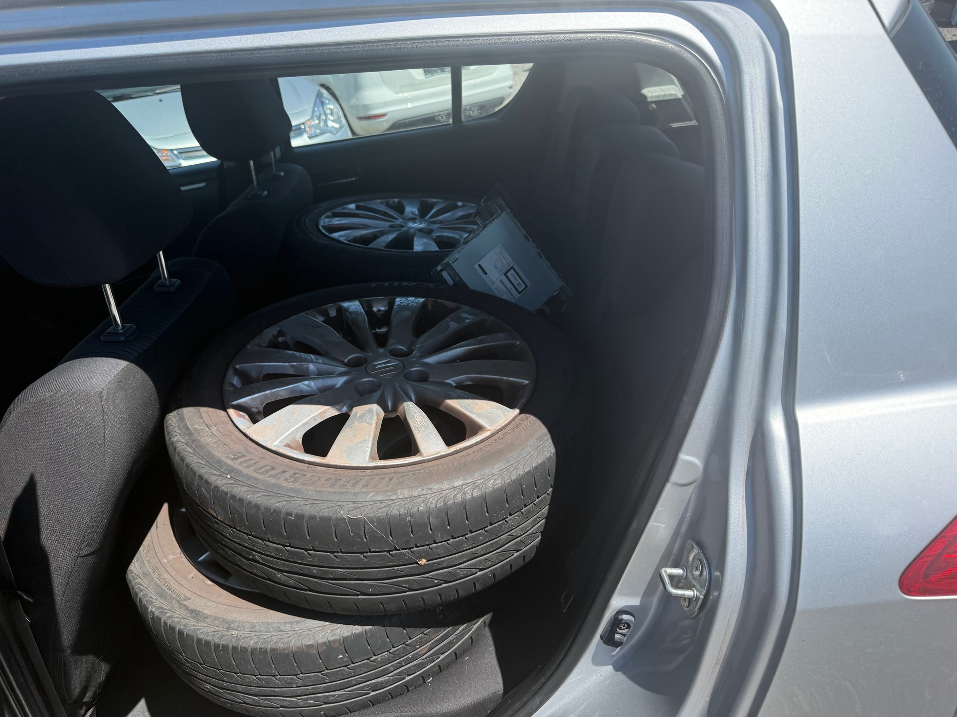 SUZUKI Swift 1.2i 16V GL 4x4-image-6